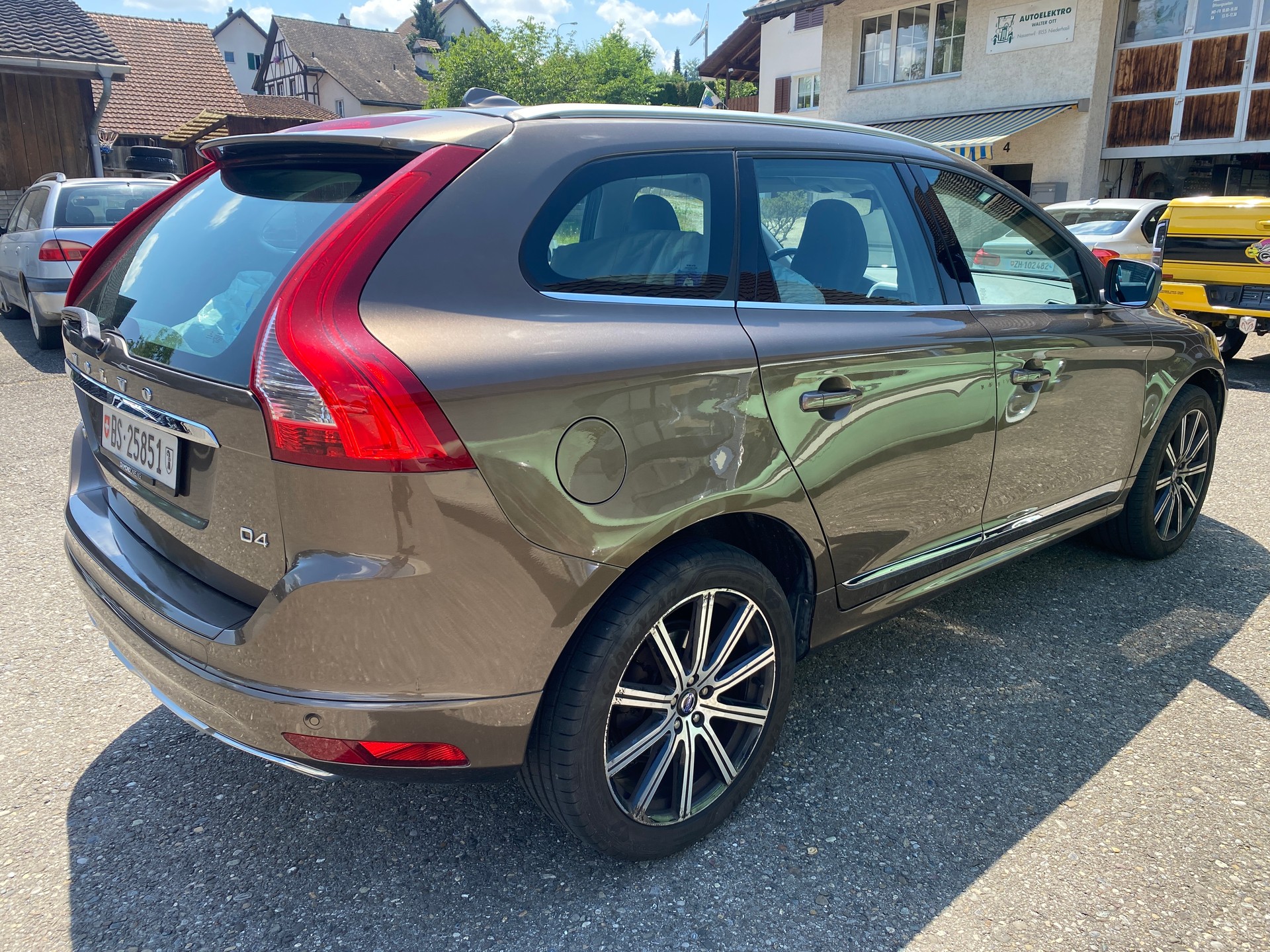 VOLVO XC60 D4 Summum Geartronic-image-1