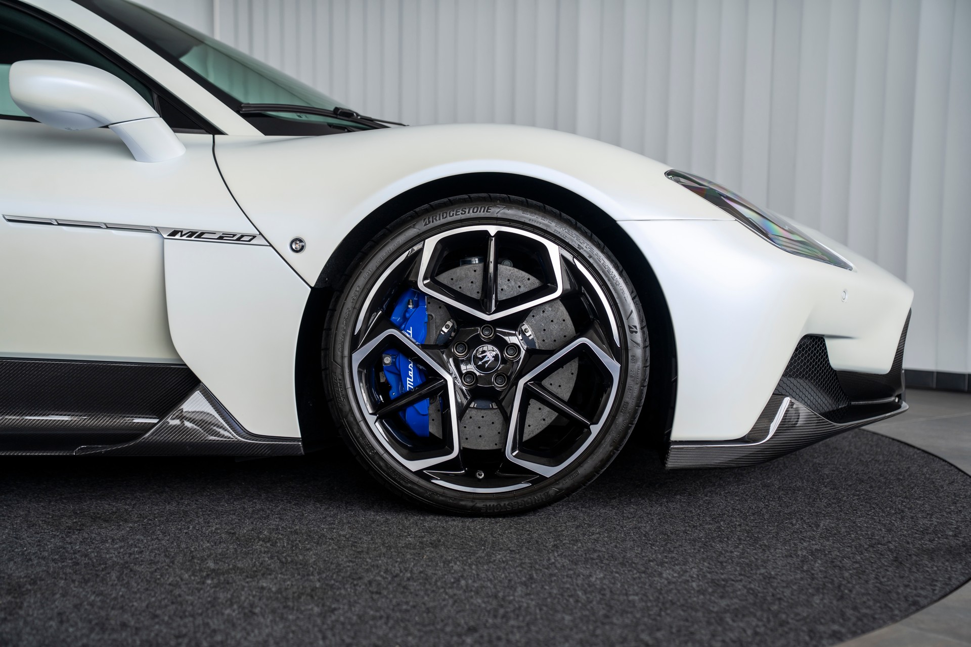 MASERATI MC 20-showroom-element-3