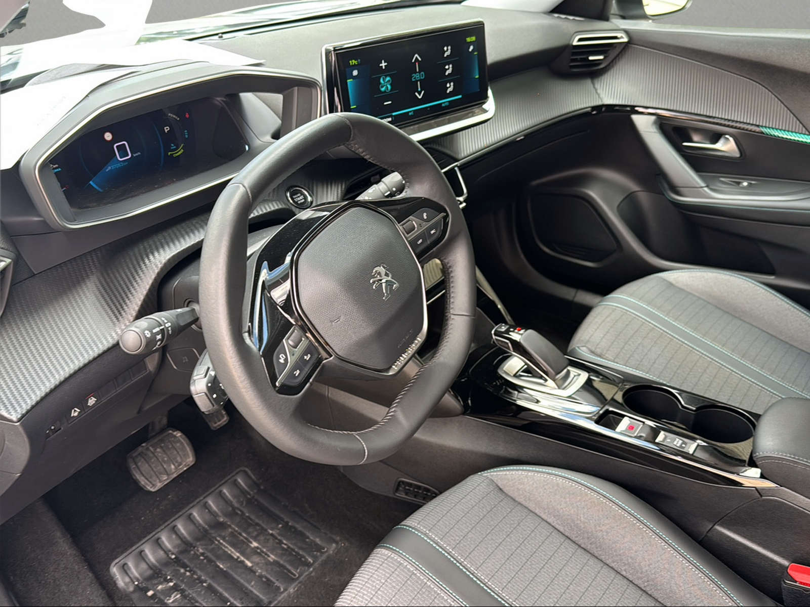 PEUGEOT 2008 e Active Pack-image-4