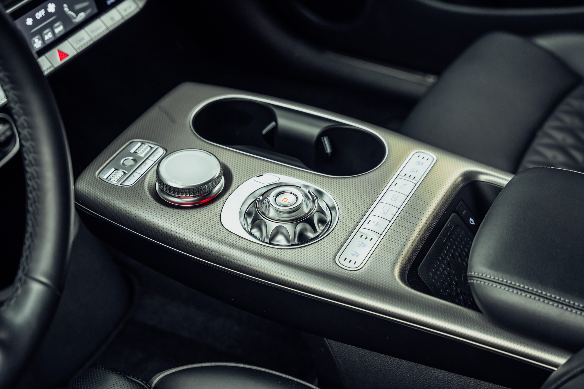 GENESIS GV60 77.4 kWh Sport AWD-image-12