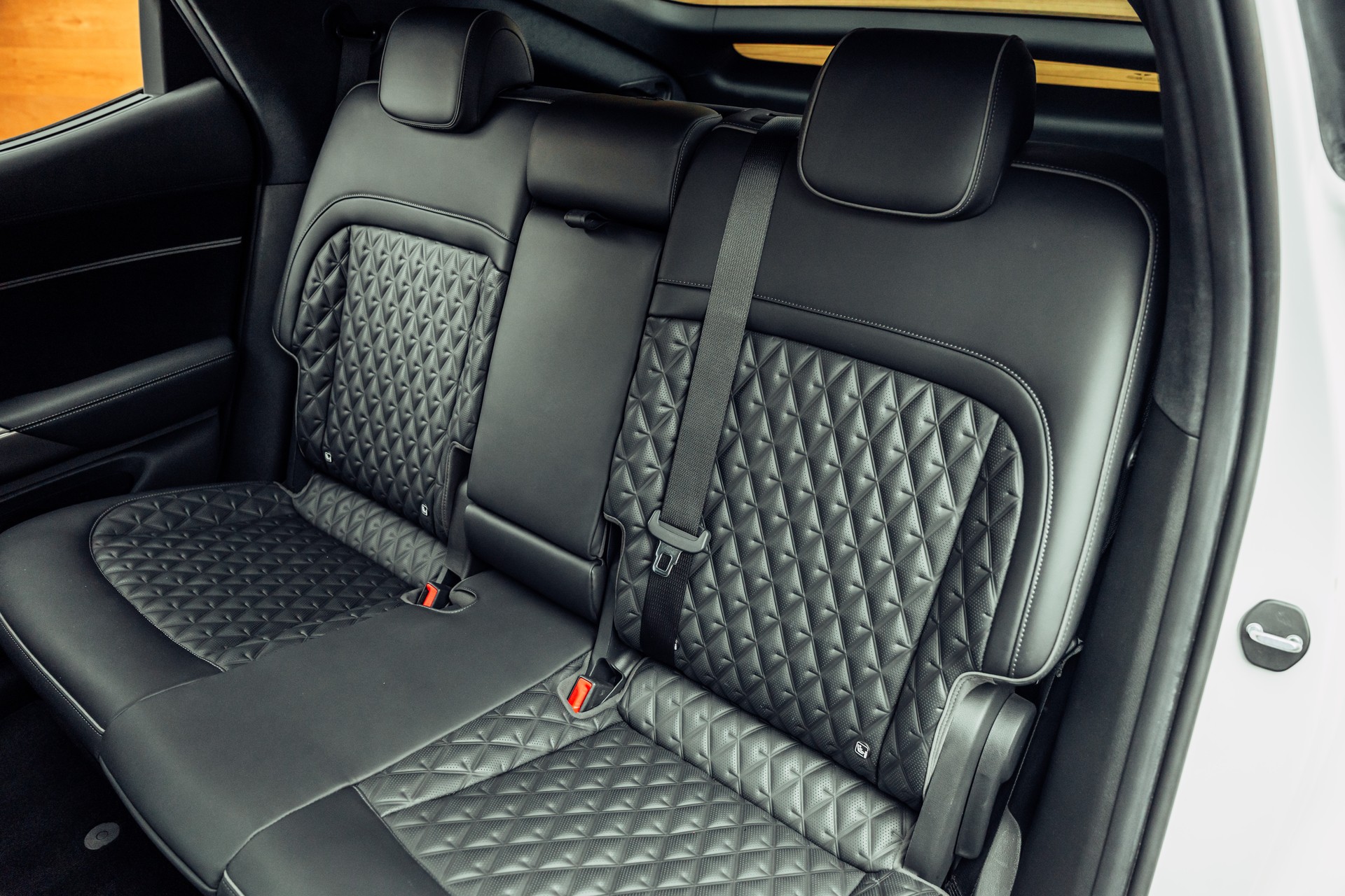 GENESIS GV60 77.4 kWh Sport AWD-image-7