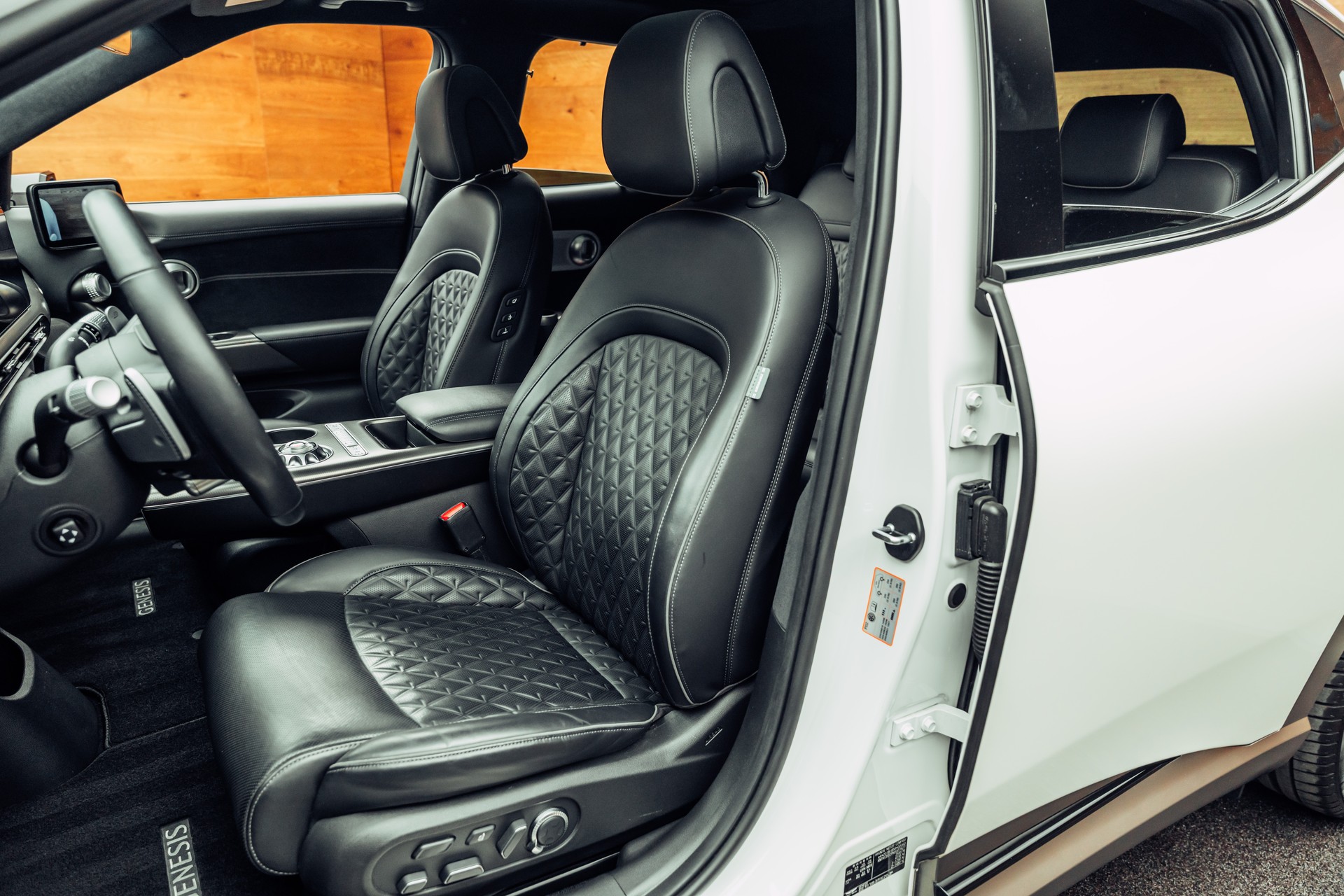 GENESIS GV60 77.4 kWh Sport AWD-image-5