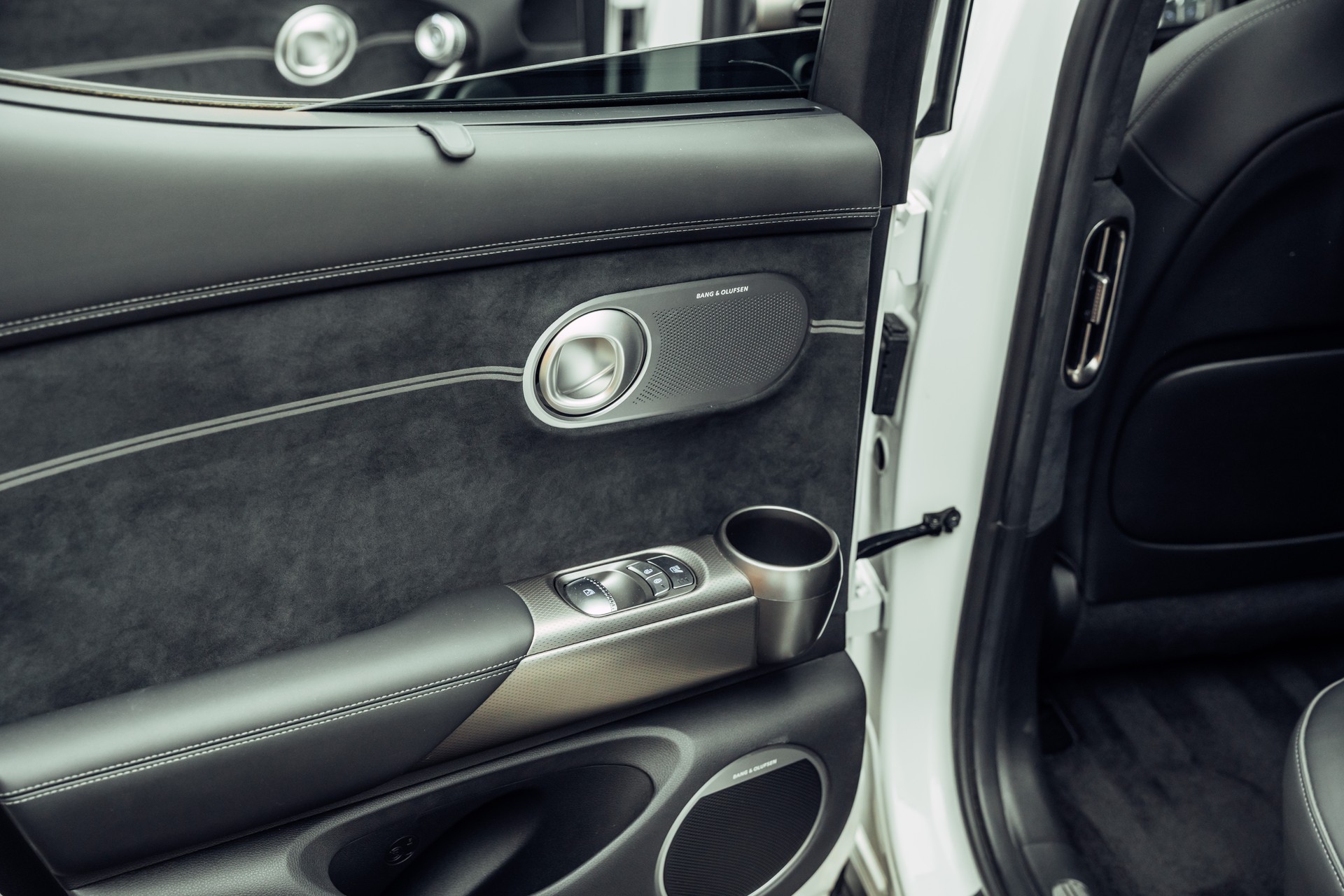 GENESIS GV60 77.4 kWh Sport AWD-image-16