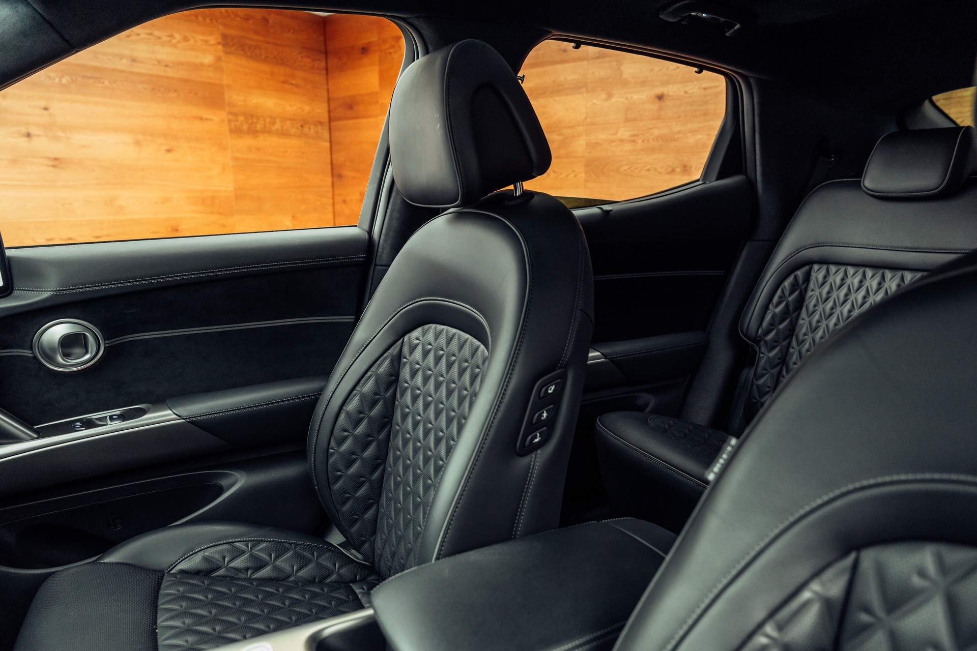 GENESIS GV60 77.4 kWh Sport AWD-image-6