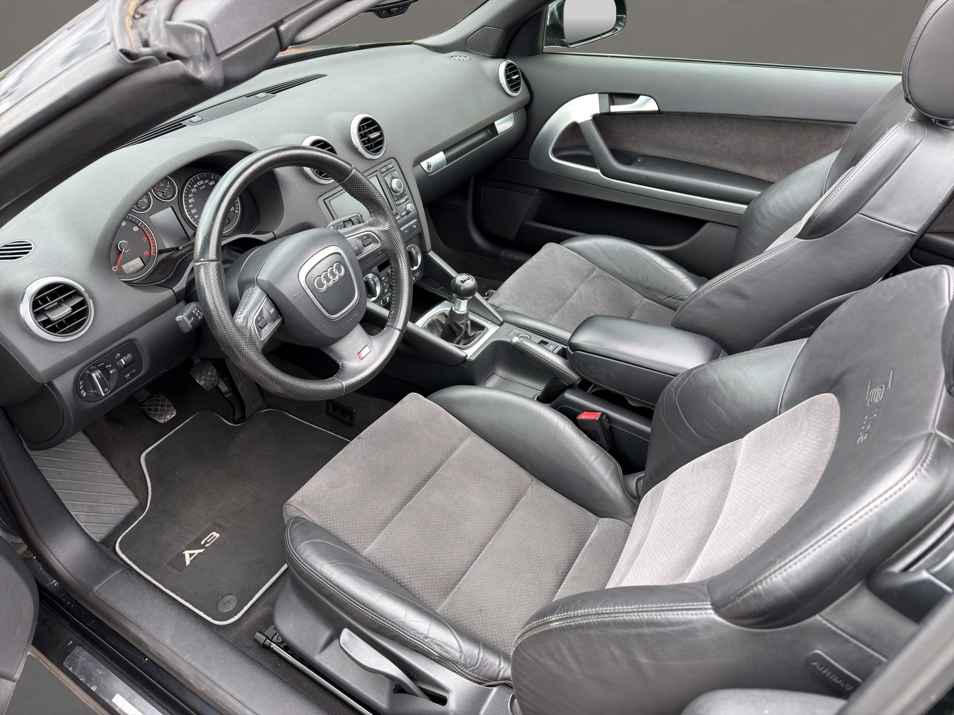 AUDI A3 Cabriolet 1.8 TFSI Attraction S-Line-image-9