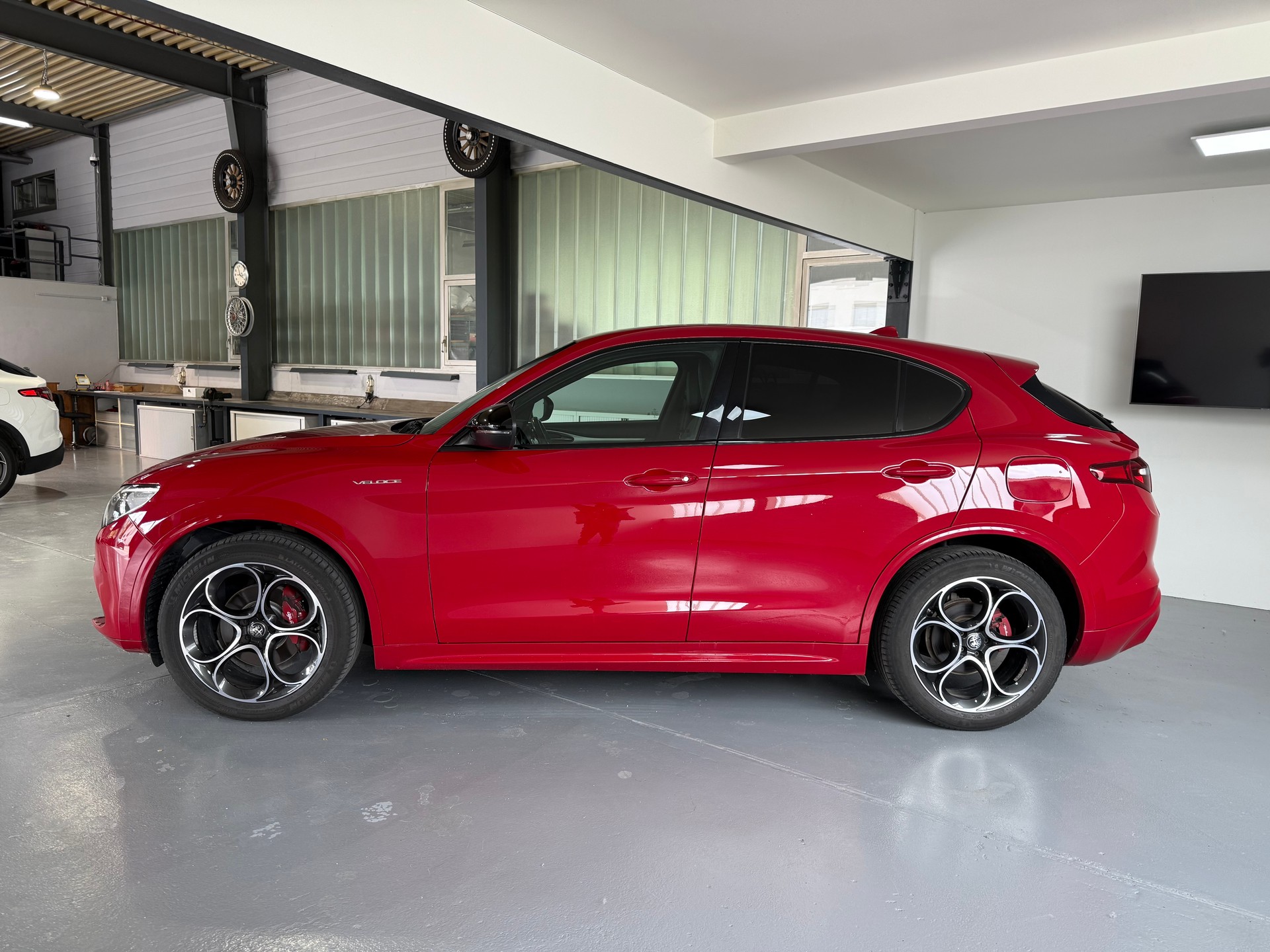 ALFA ROMEO Stelvio 2.2JTDM Veloce Q4Automatic-image-3