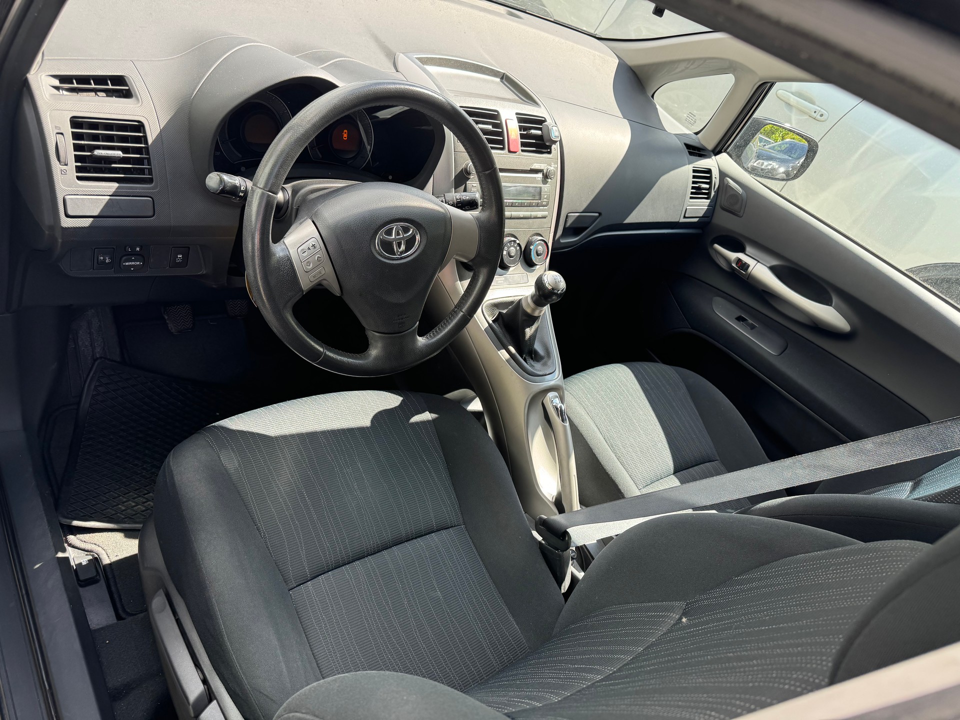 TOYOTA Auris 1.6 Linea Sol-image-8