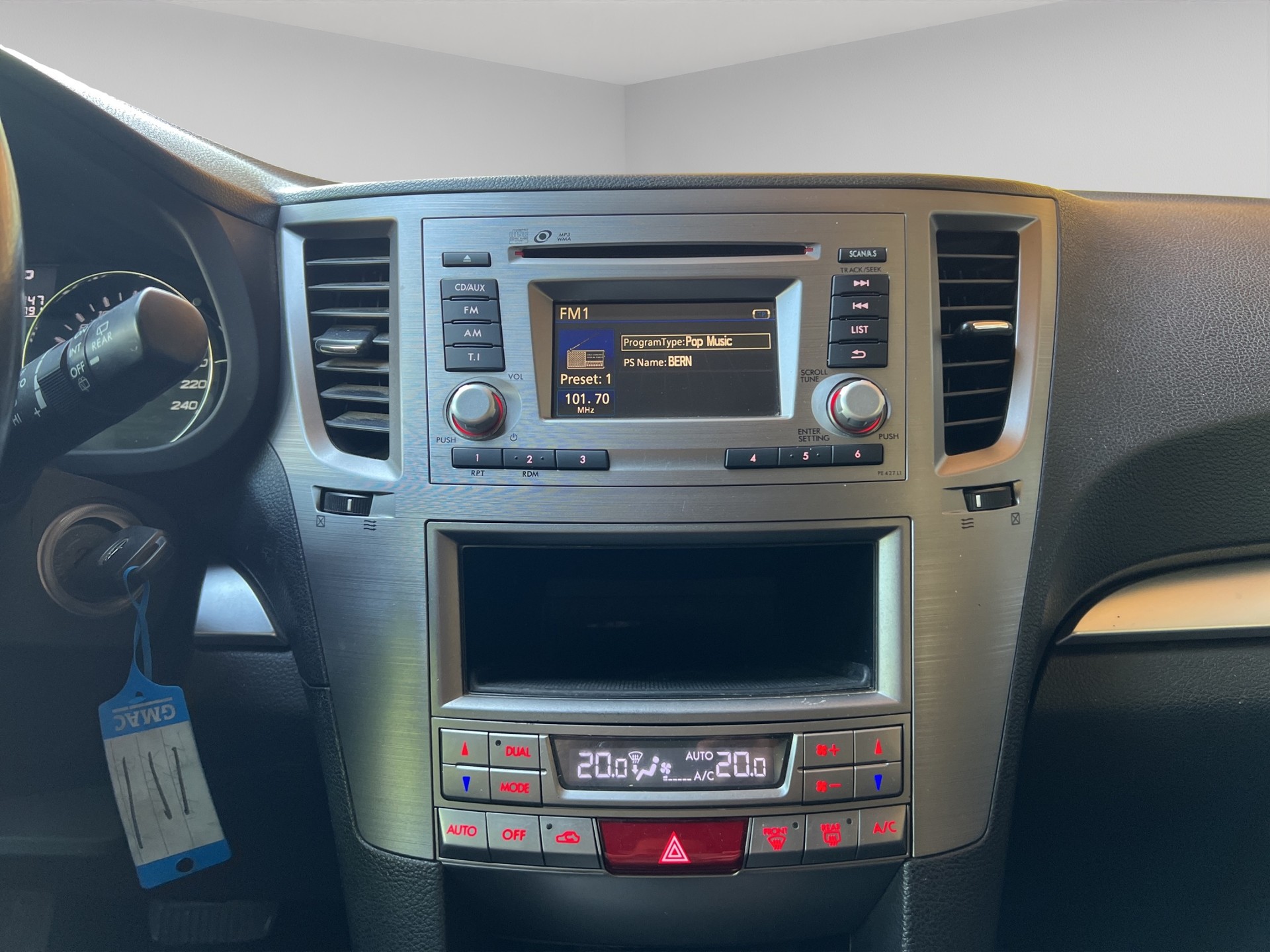 SUBARU Legacy 2.0i Swiss AWD Lineartronic-image-9