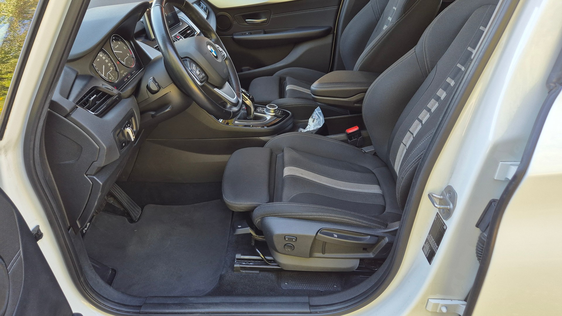 BMW 216d Gran Tourer-image-8