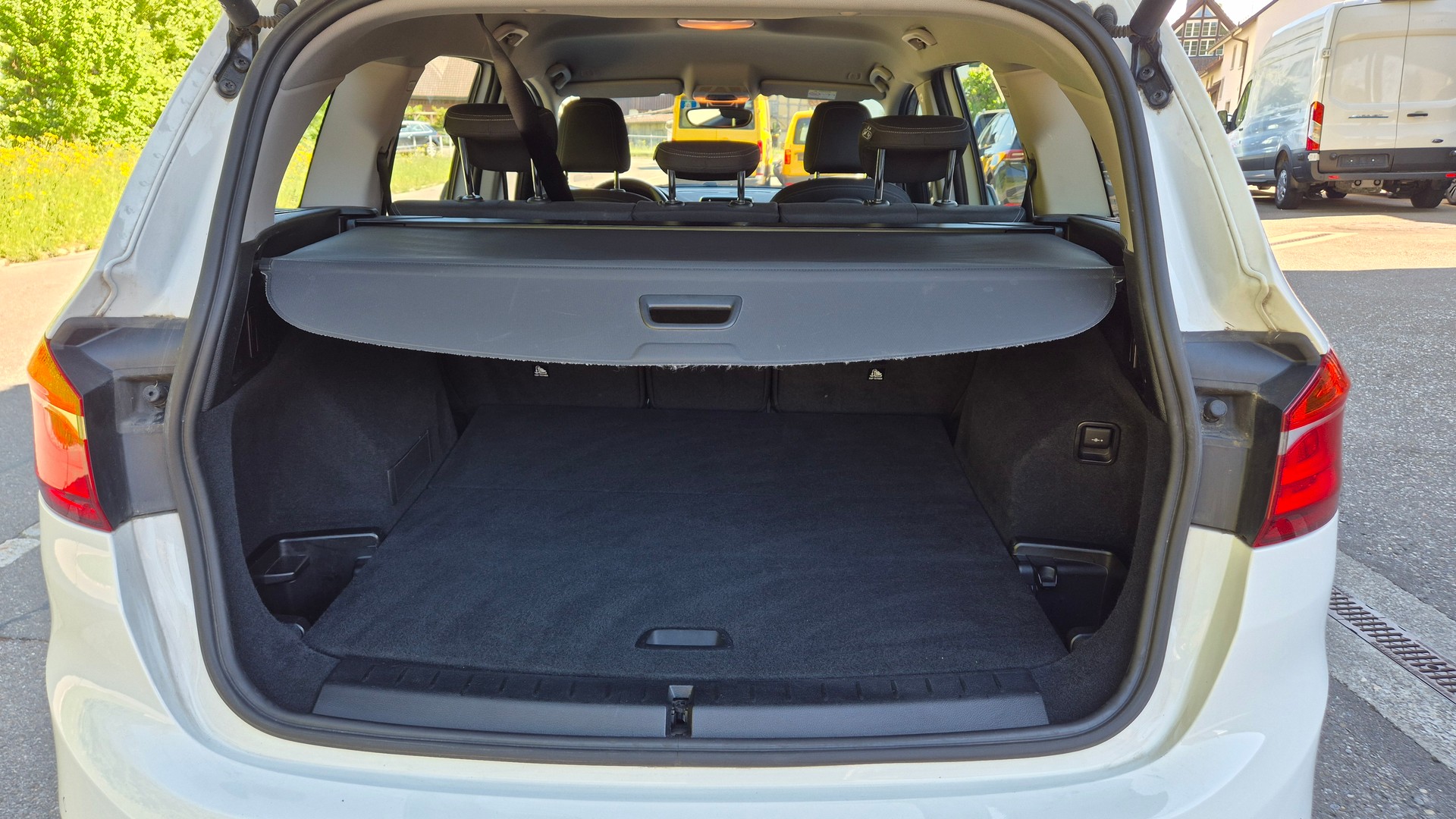 BMW 216d Gran Tourer-image-11