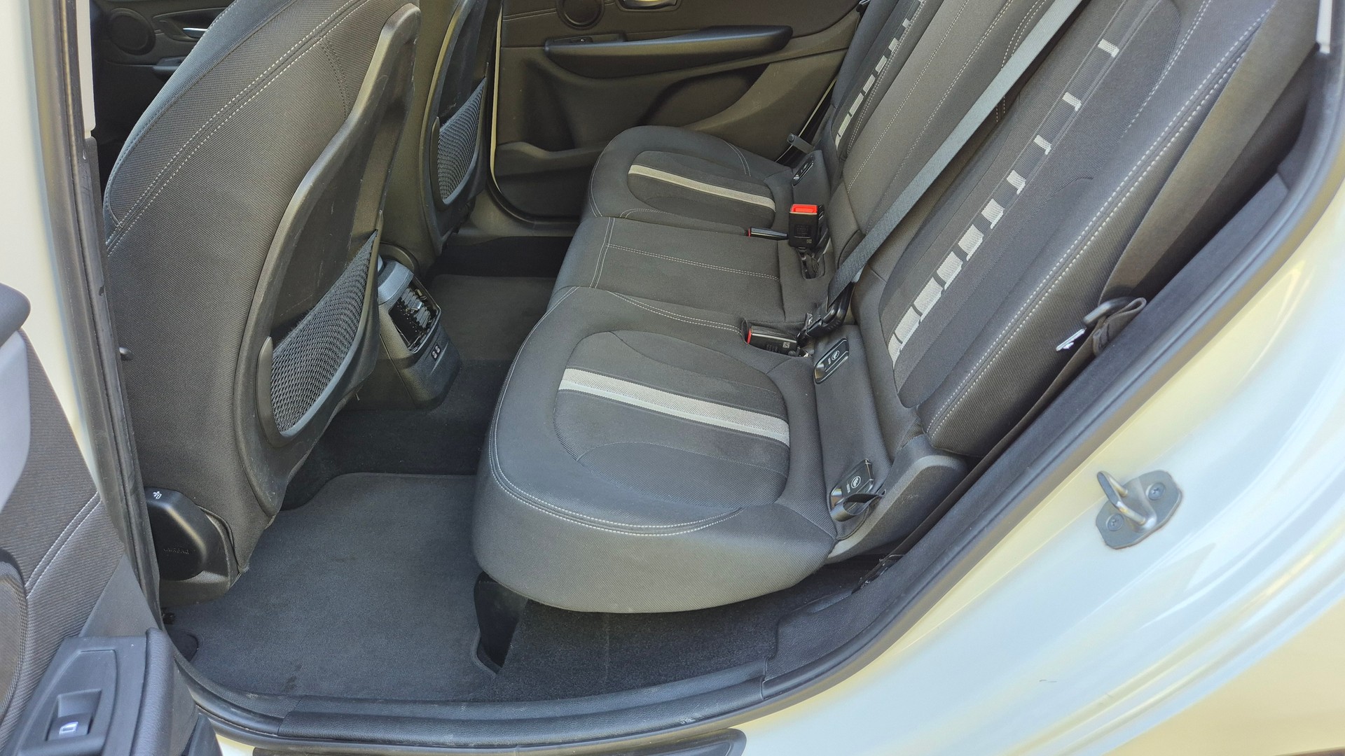 BMW 216d Gran Tourer-image-9