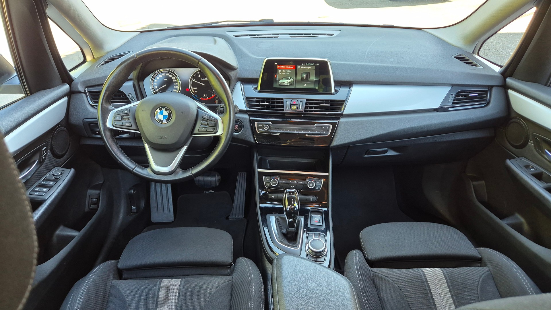 BMW 216d Gran Tourer-image-10