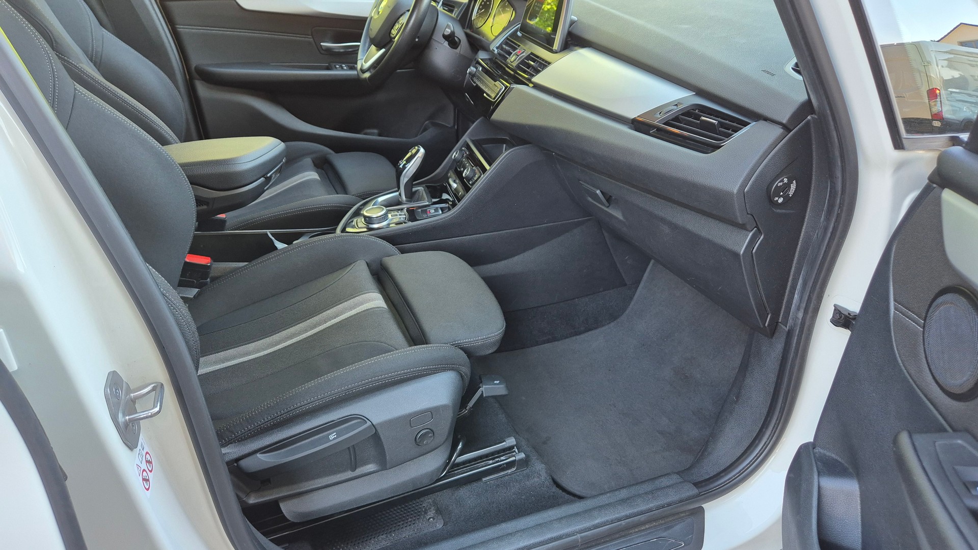 BMW 216d Gran Tourer-image-13