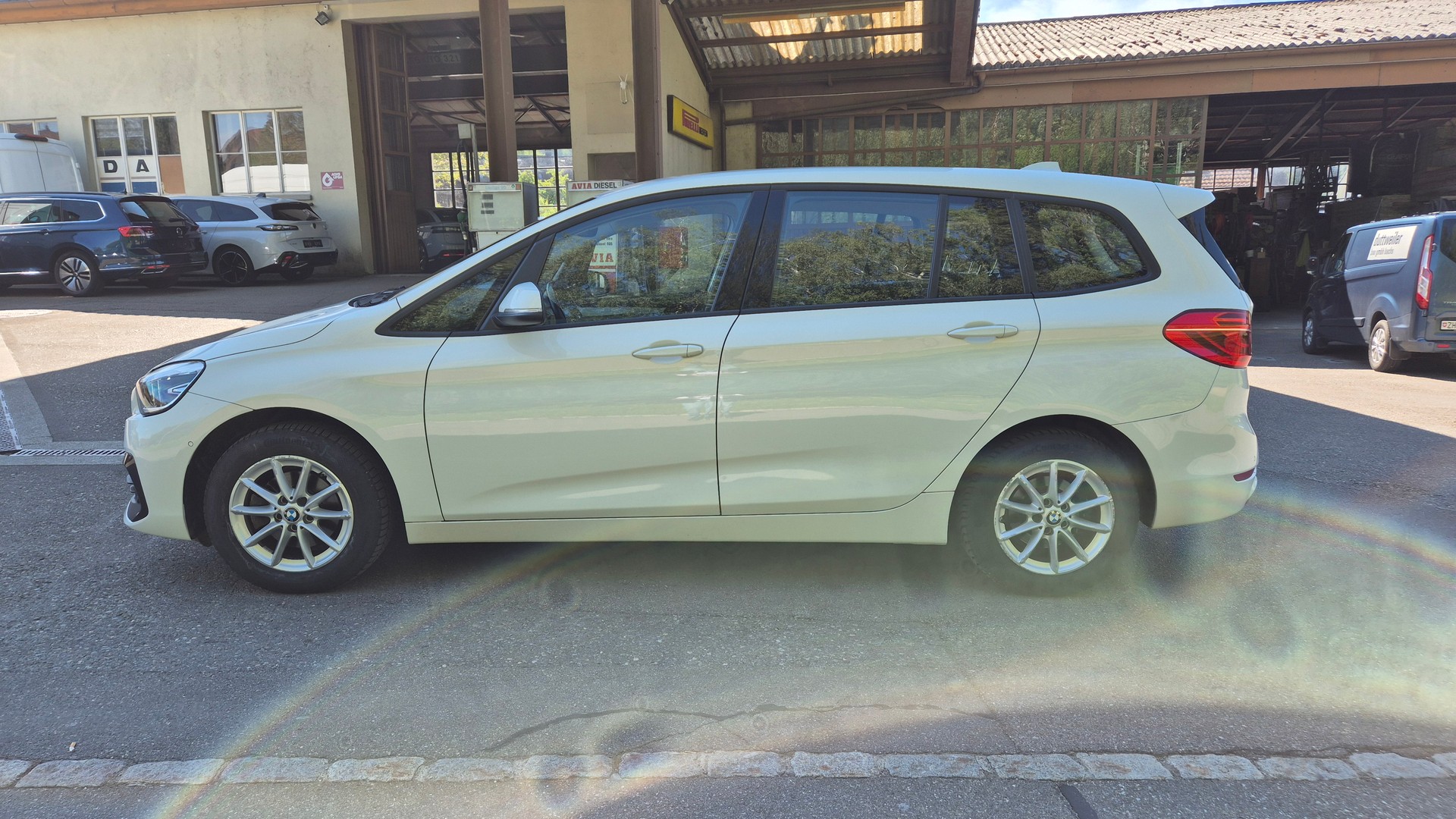 BMW 216d Gran Tourer-showroom-element-1