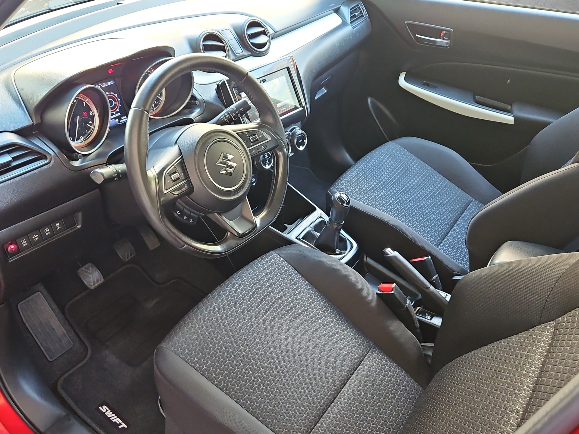 SUZUKI Swift 1.0i Compact Top Hybrid-image-9