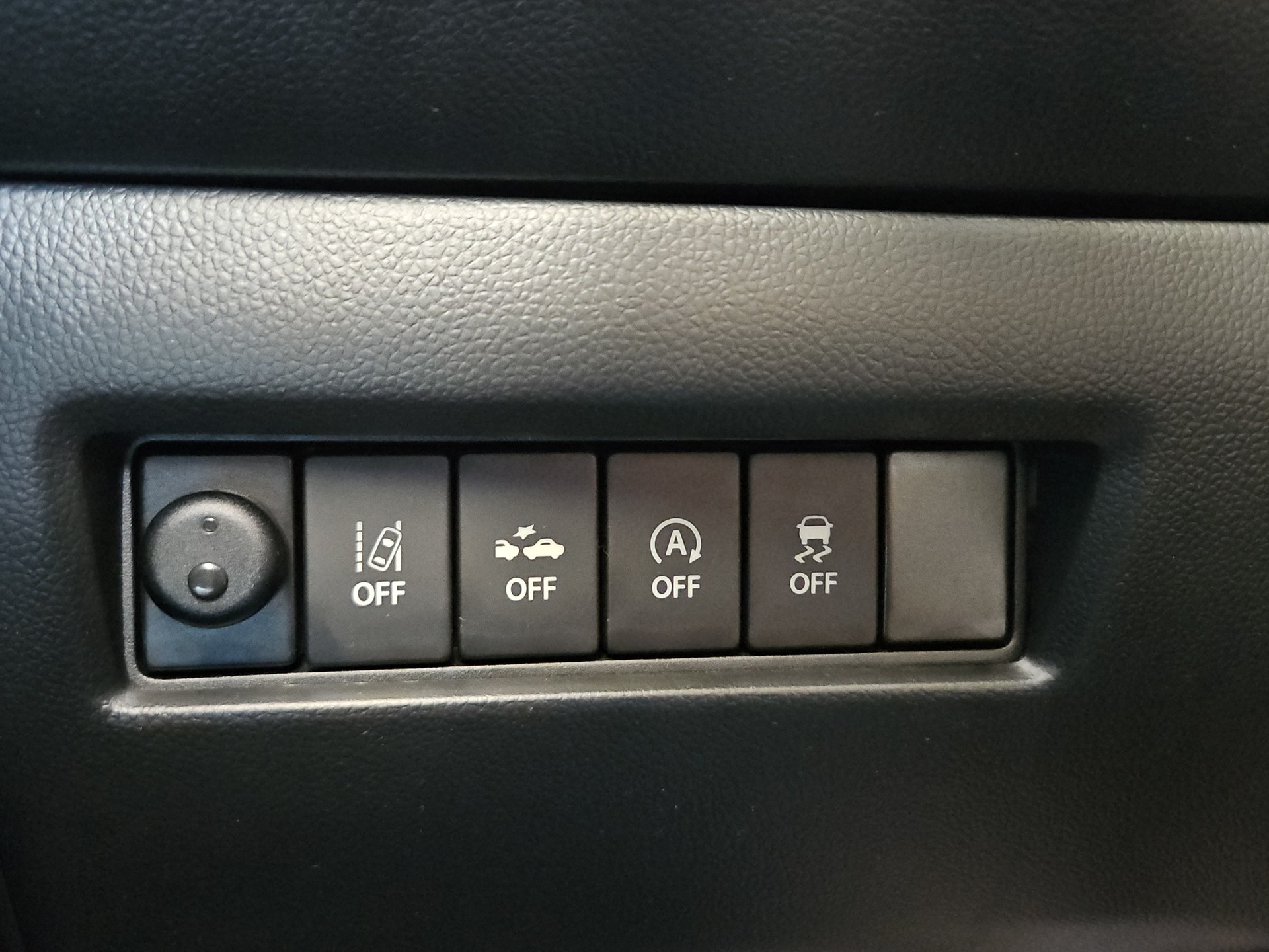 SUZUKI Swift 1.0i Compact Top Hybrid-image-16