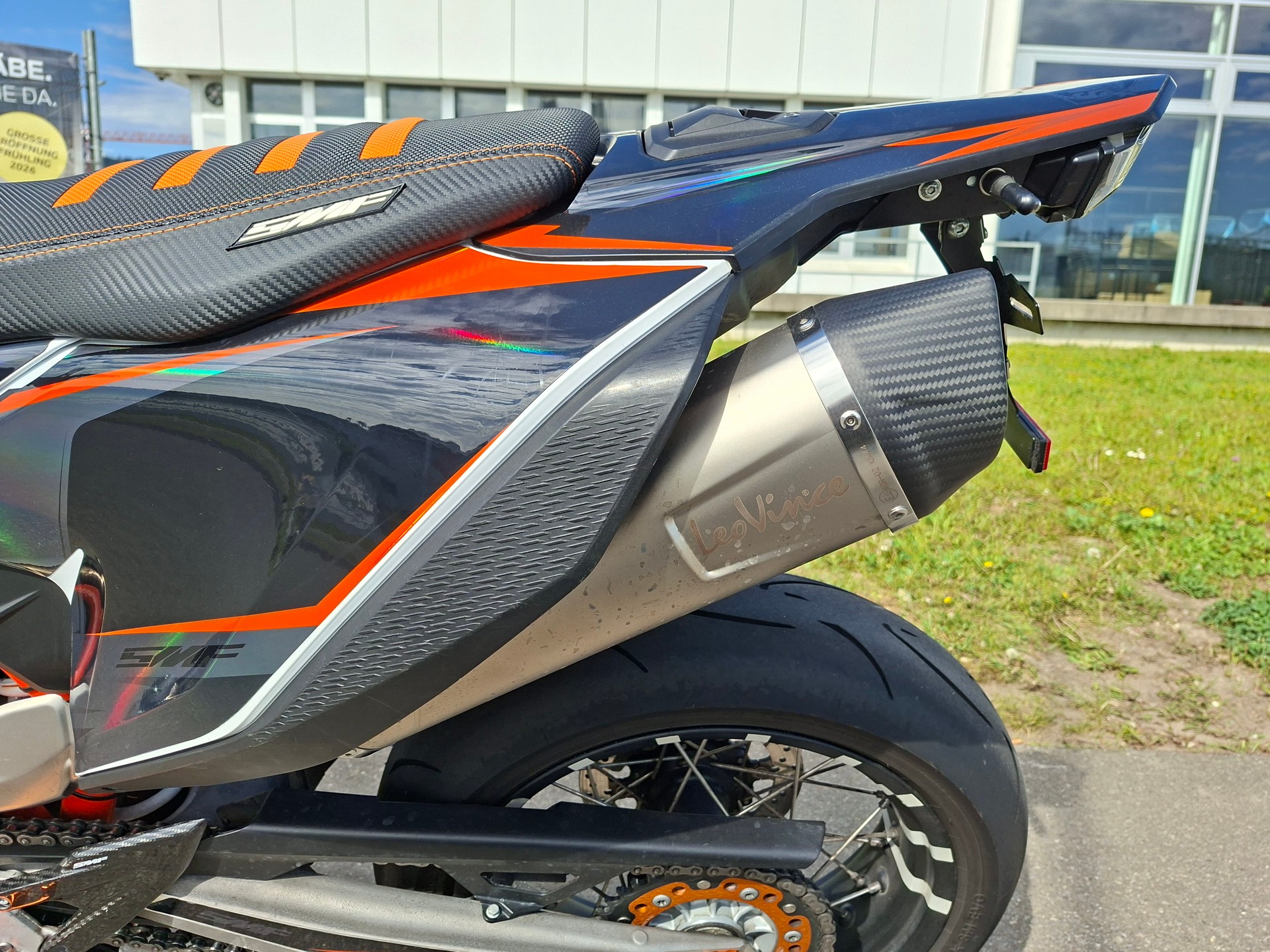 KTM 690 SMC R ABS-image-6