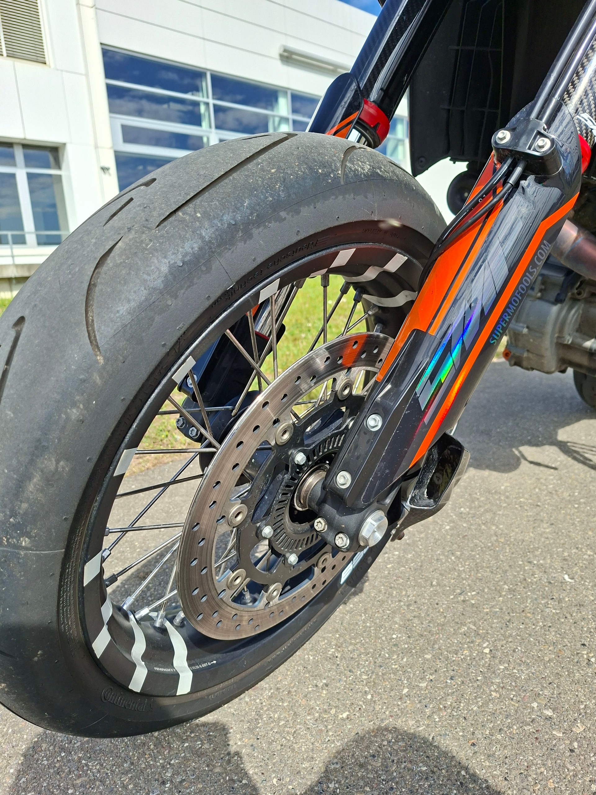 KTM 690 SMC R ABS-image-12