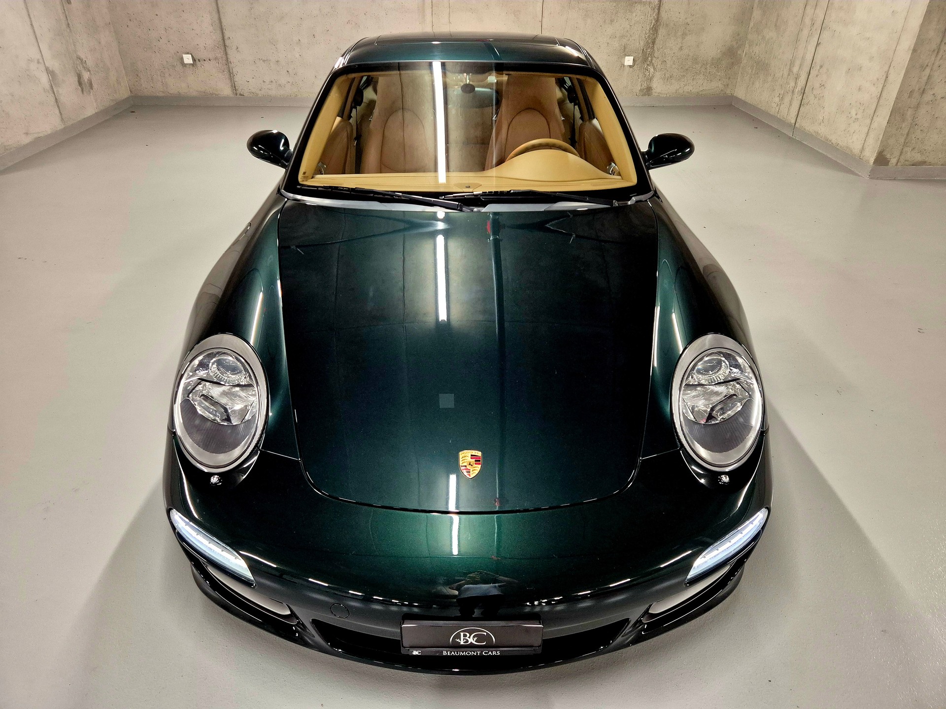 PORSCHE 911 Carrera 4-image-4