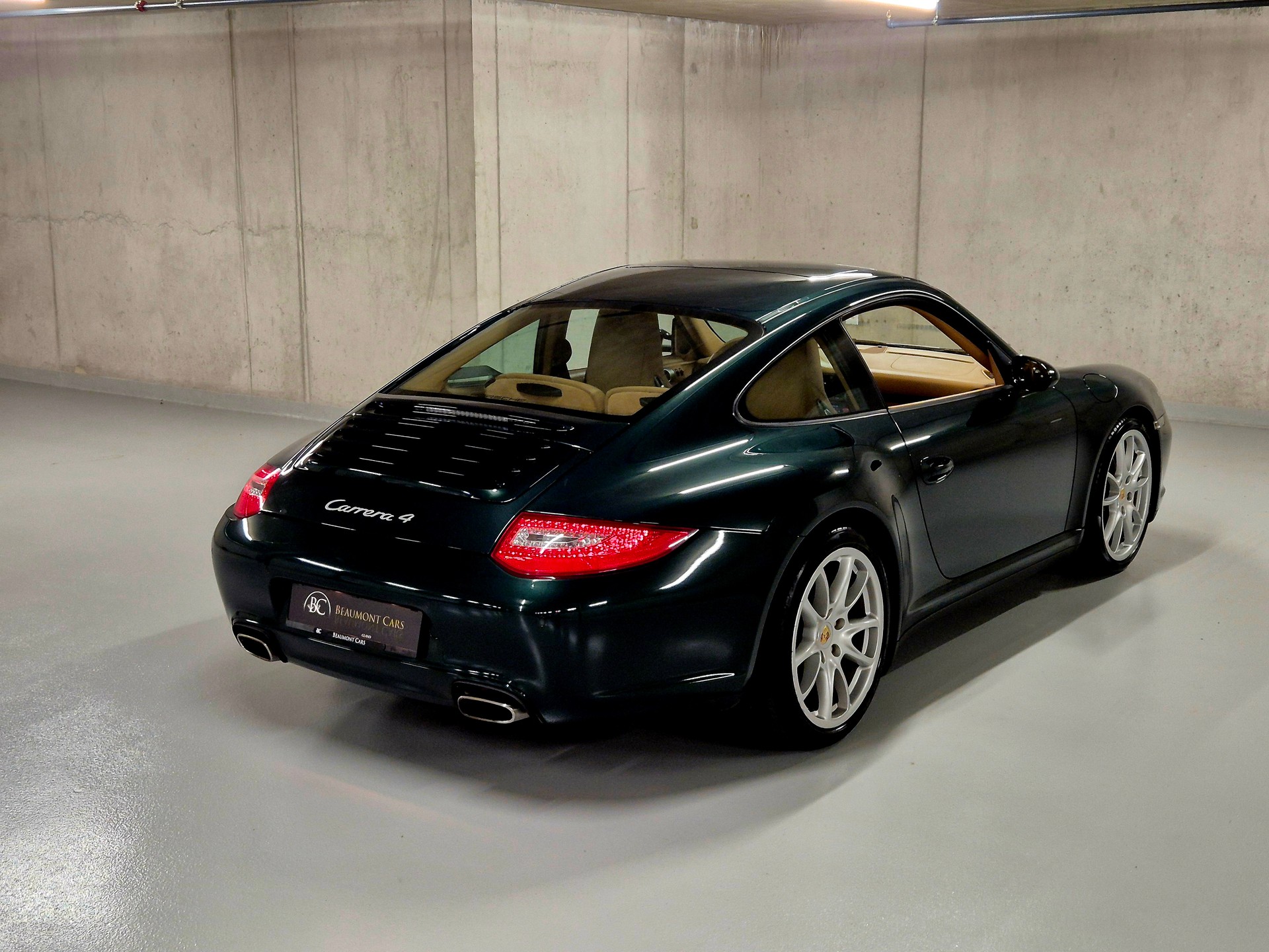 PORSCHE 911 Carrera 4-image-8