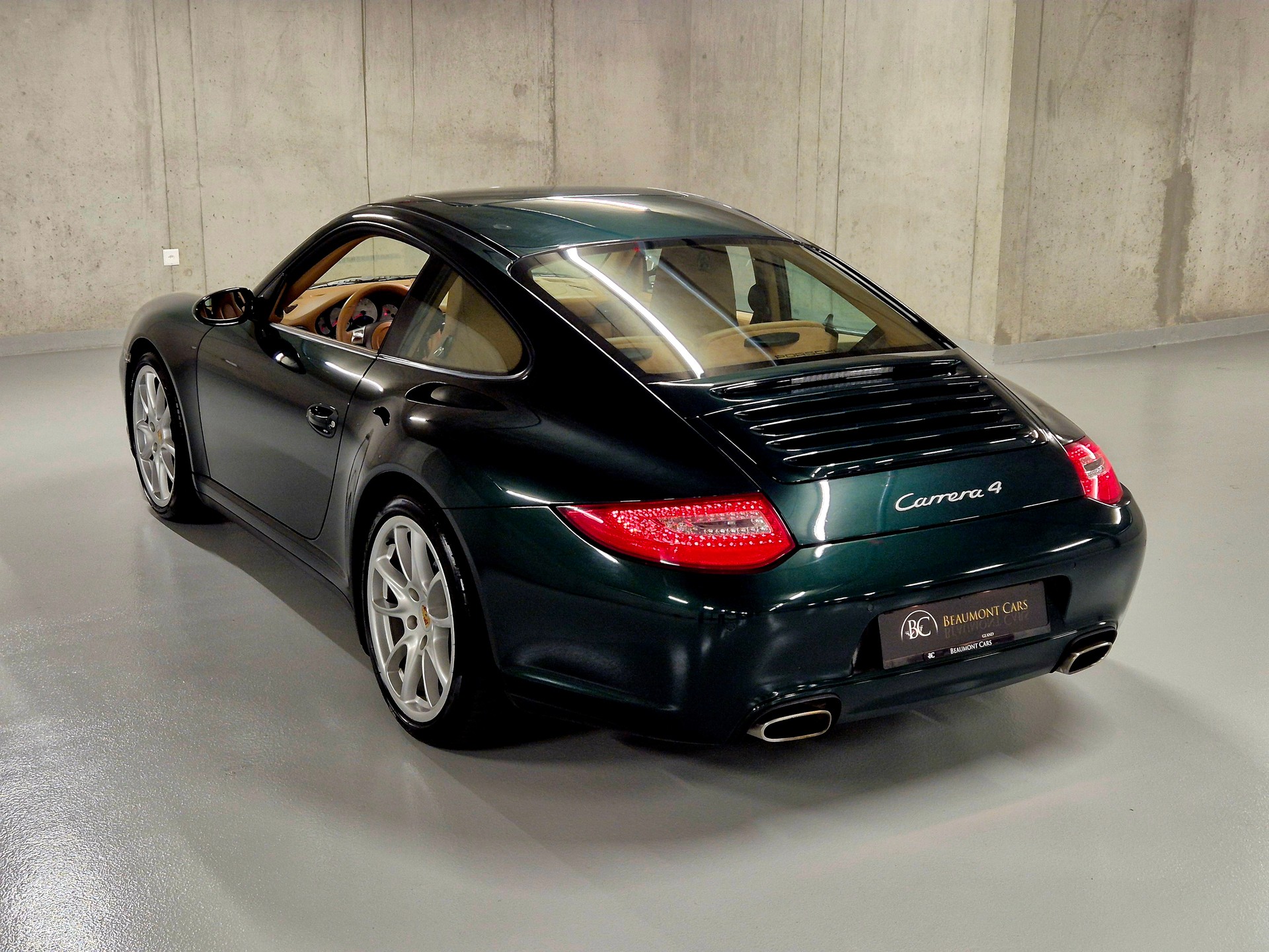 PORSCHE 911 Carrera 4-image-10