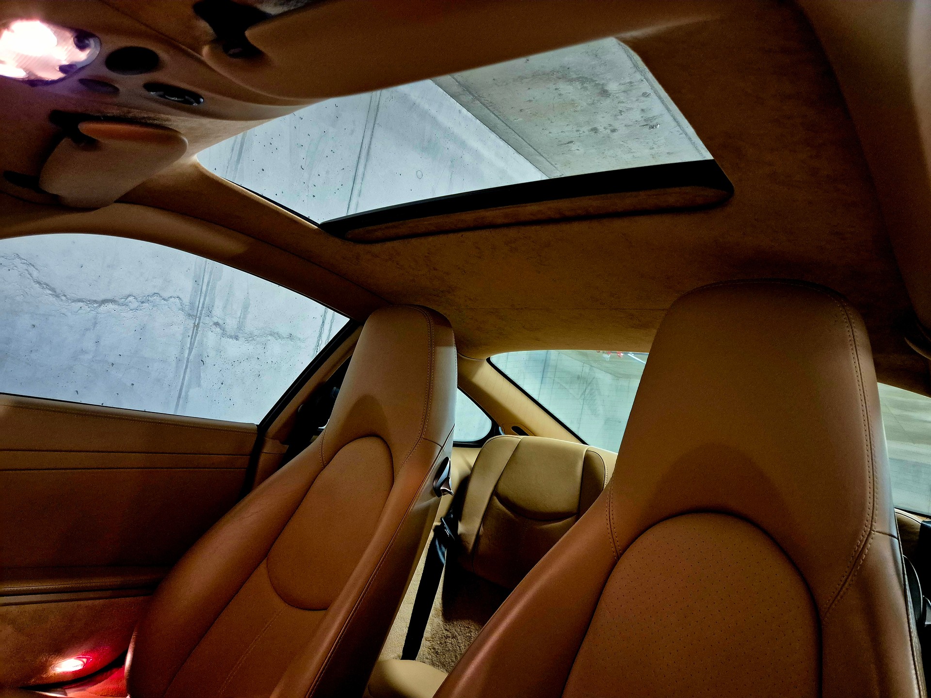 PORSCHE 911 Carrera 4-image-16