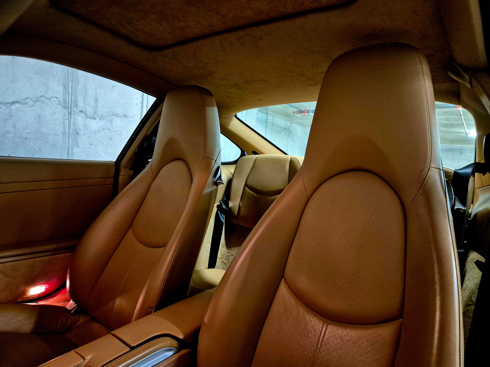 PORSCHE 911 Carrera 4-image-15