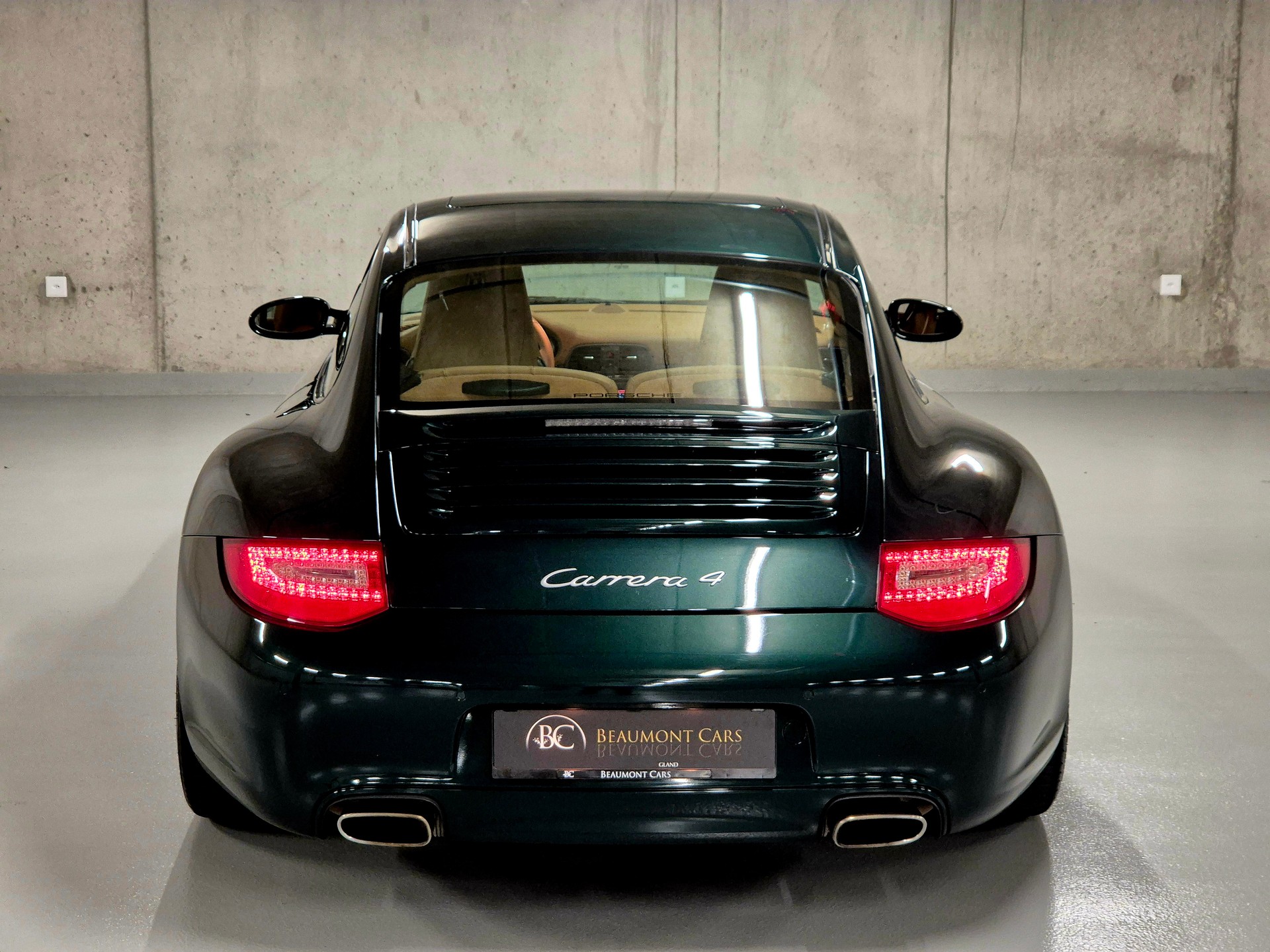 PORSCHE 911 Carrera 4-image-9