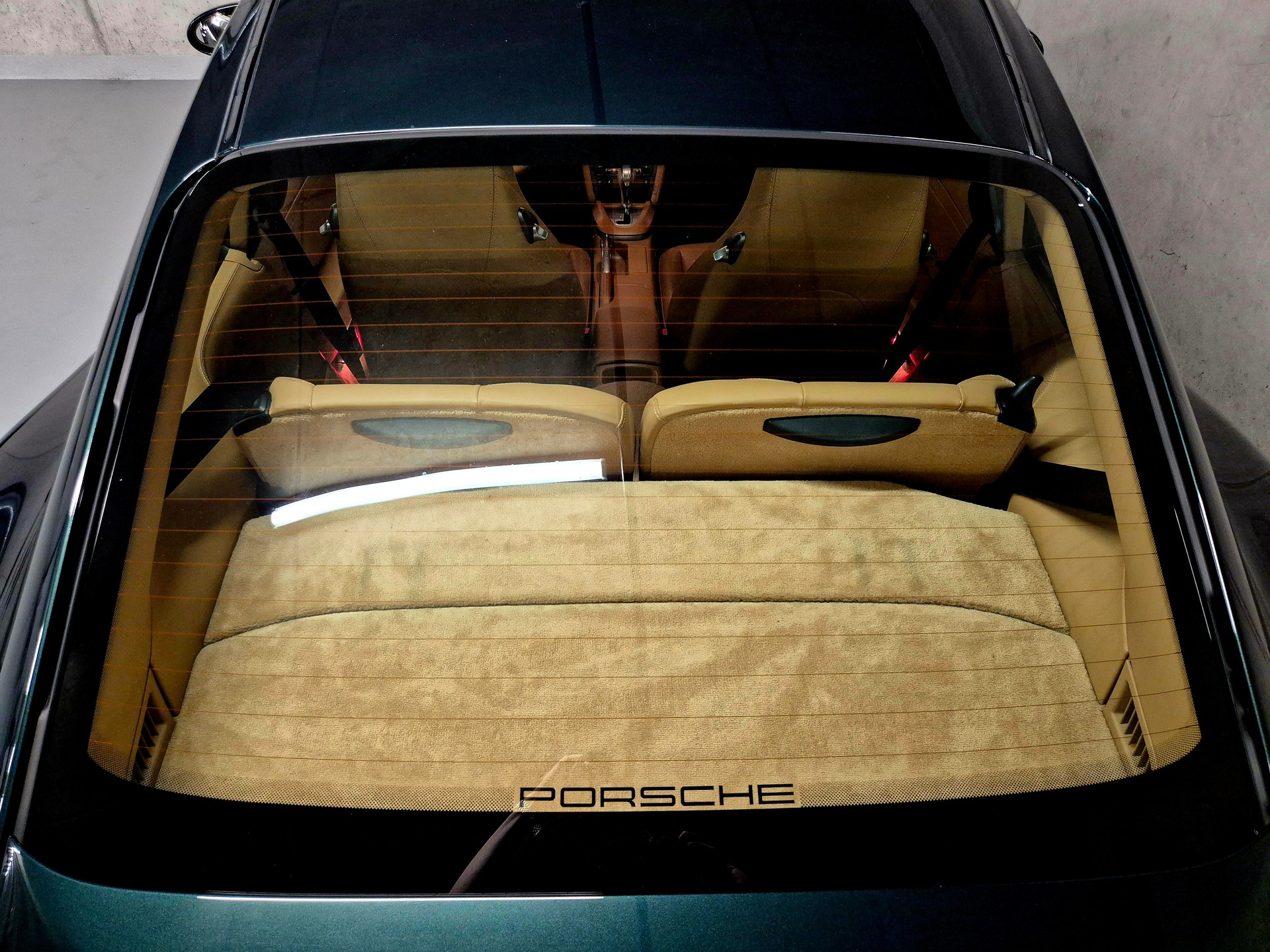 PORSCHE 911 Carrera 4-image-18
