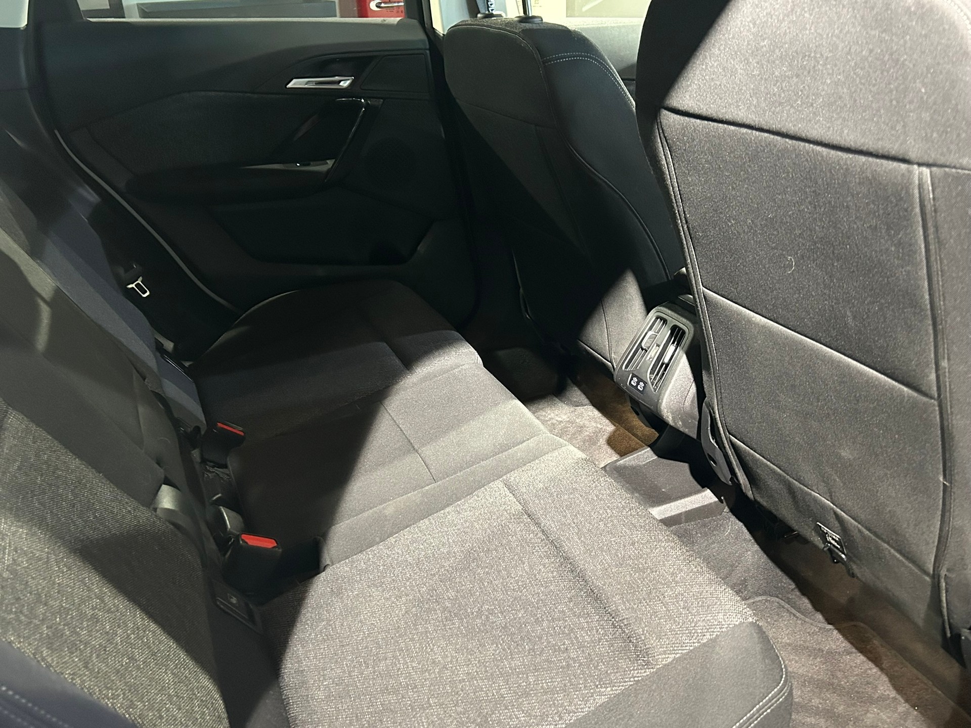 BMW X1 sDrive 18i-image-23
