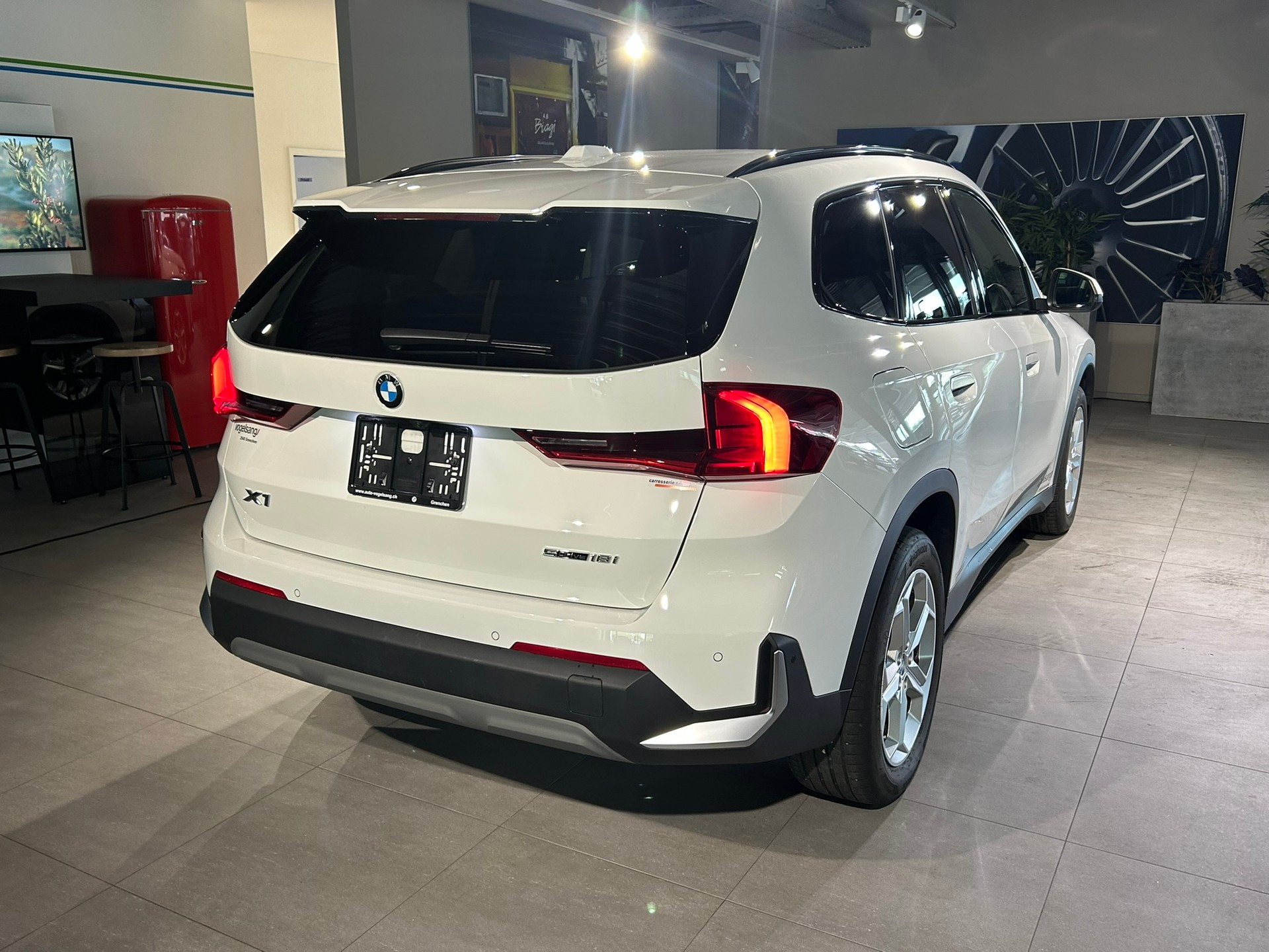 BMW X1 sDrive 18i-image-10