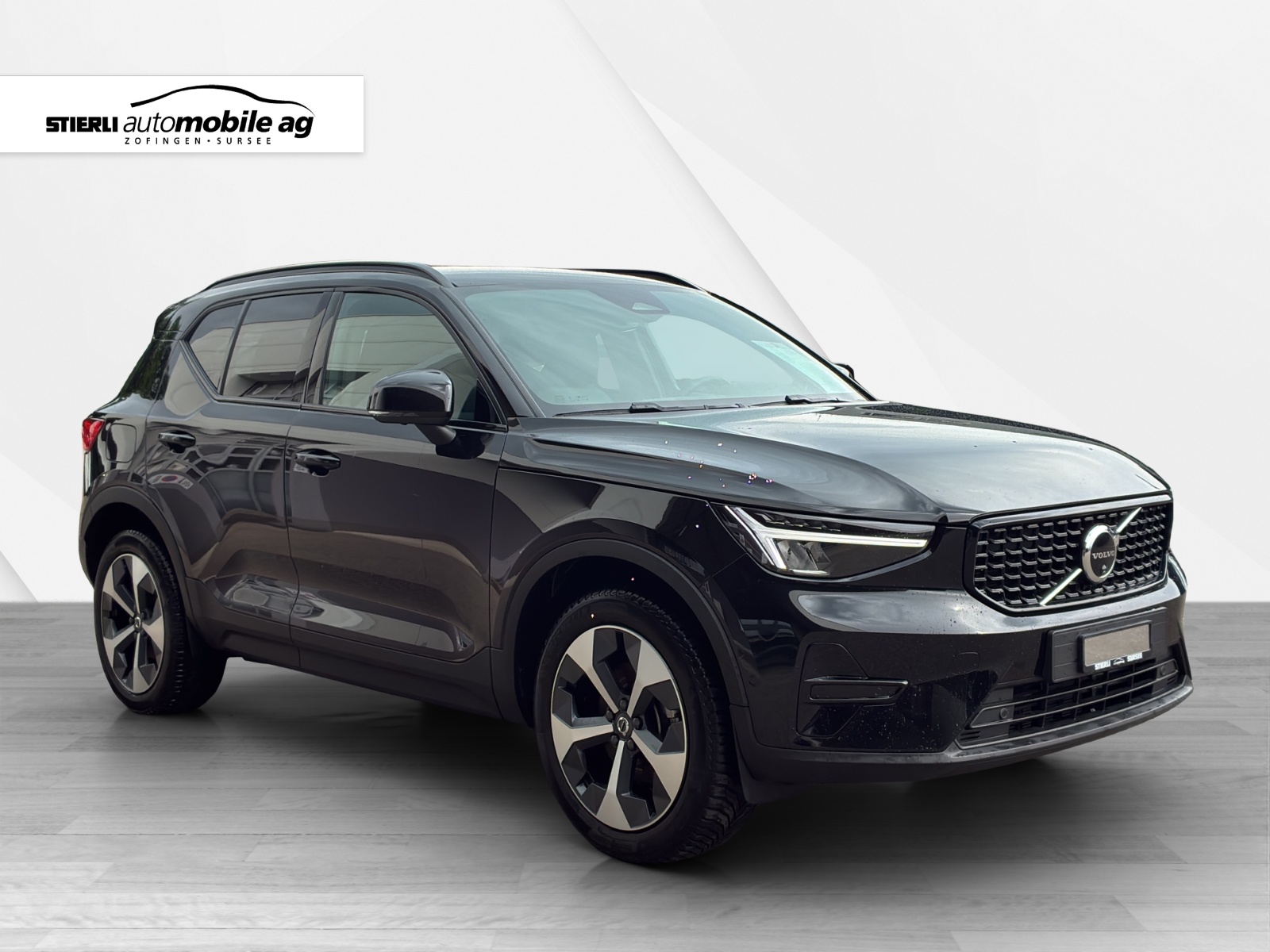VOLVO XC40 2.0 B3 MH Plus Dark-showroom-element-2