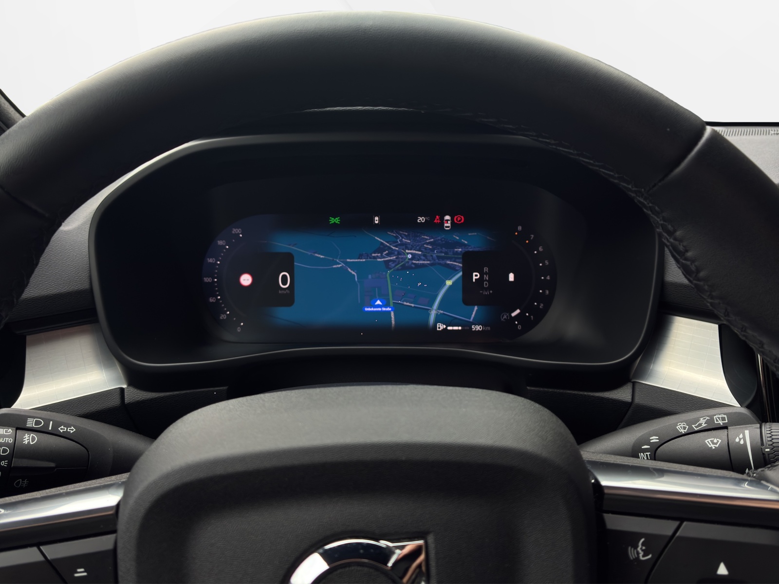 VOLVO XC40 2.0 B3 MH Plus Dark-image-15