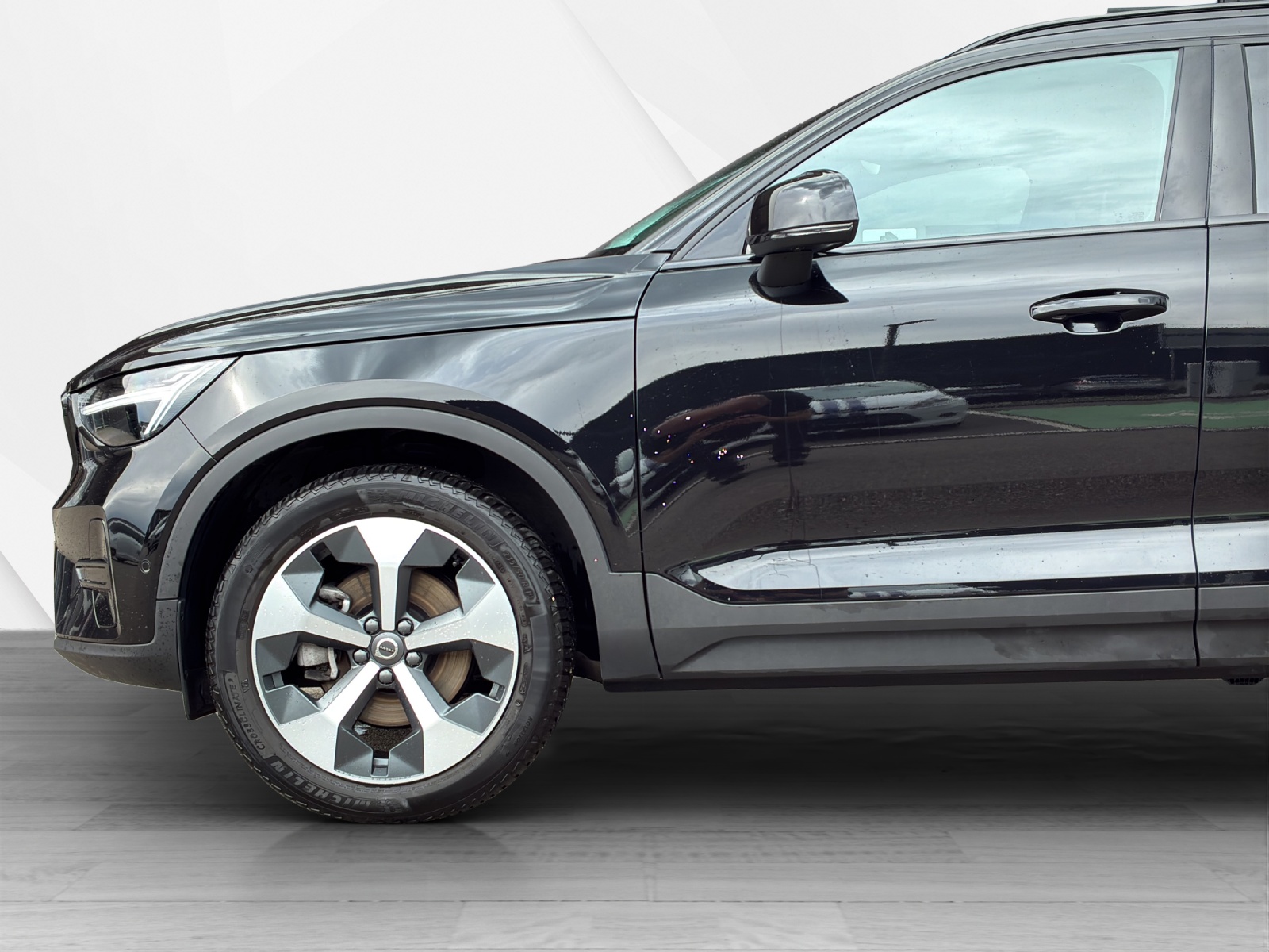 VOLVO XC40 2.0 B3 MH Plus Dark-image-8
