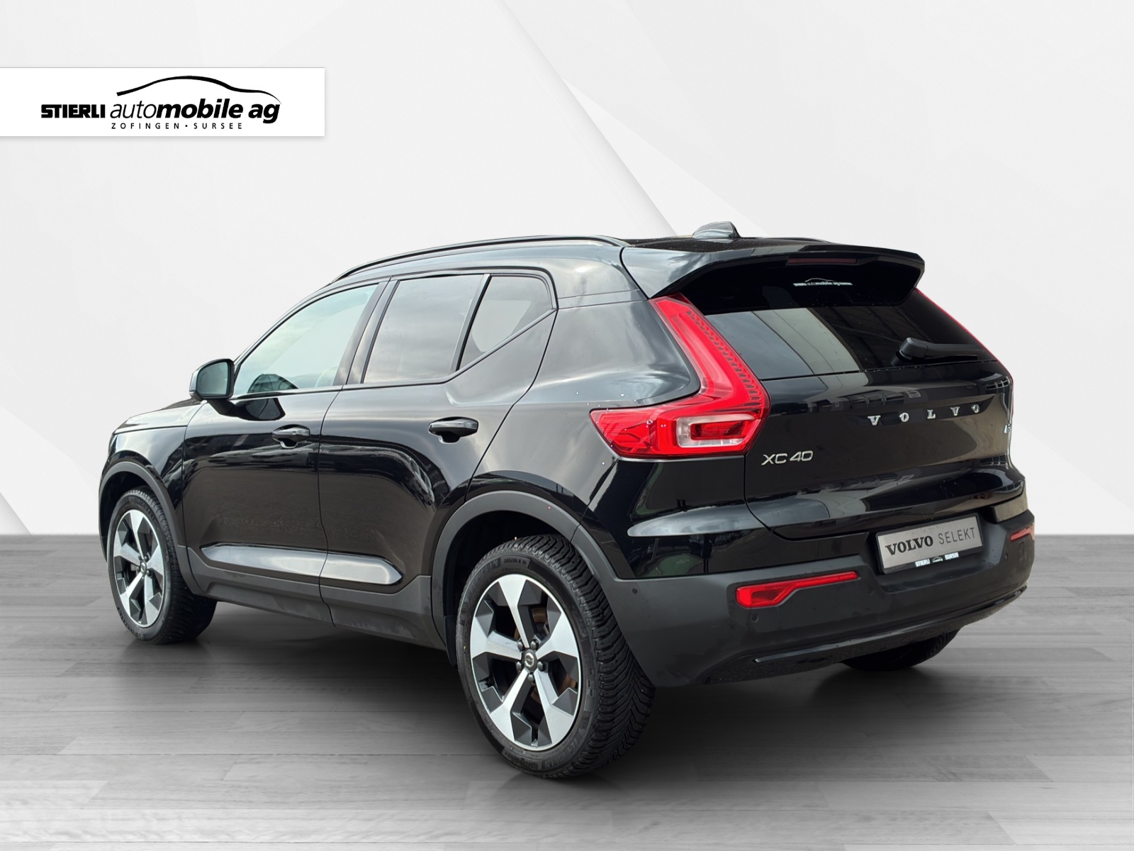VOLVO XC40 2.0 B3 MH Plus Dark-image-6