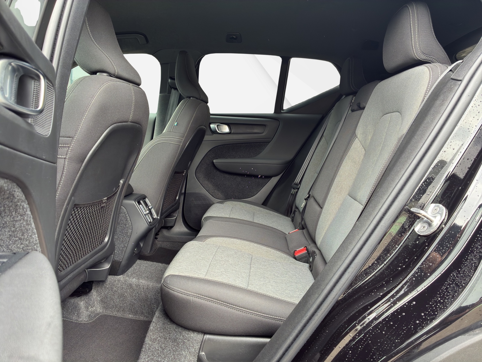VOLVO XC40 2.0 B3 MH Plus Dark-image-13
