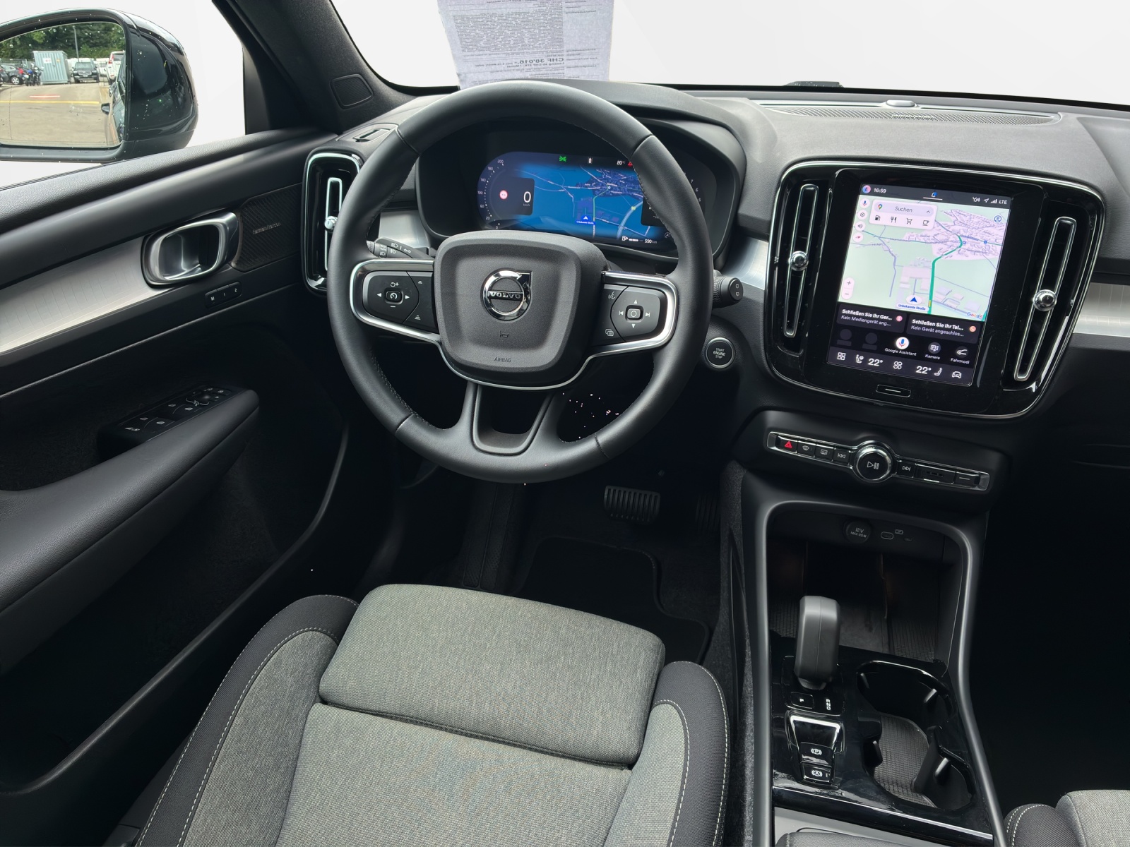 VOLVO XC40 2.0 B3 MH Plus Dark-image-10