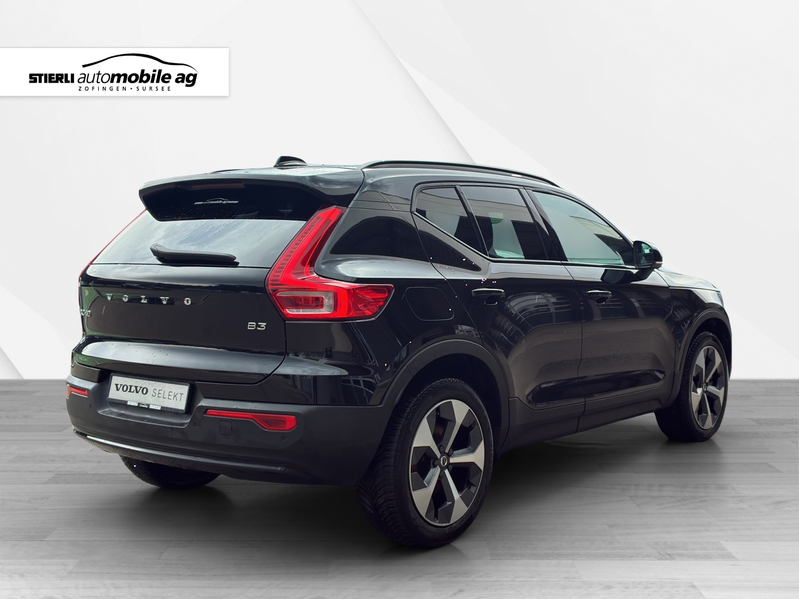 VOLVO XC40 2.0 B3 MH Plus Dark-image-4