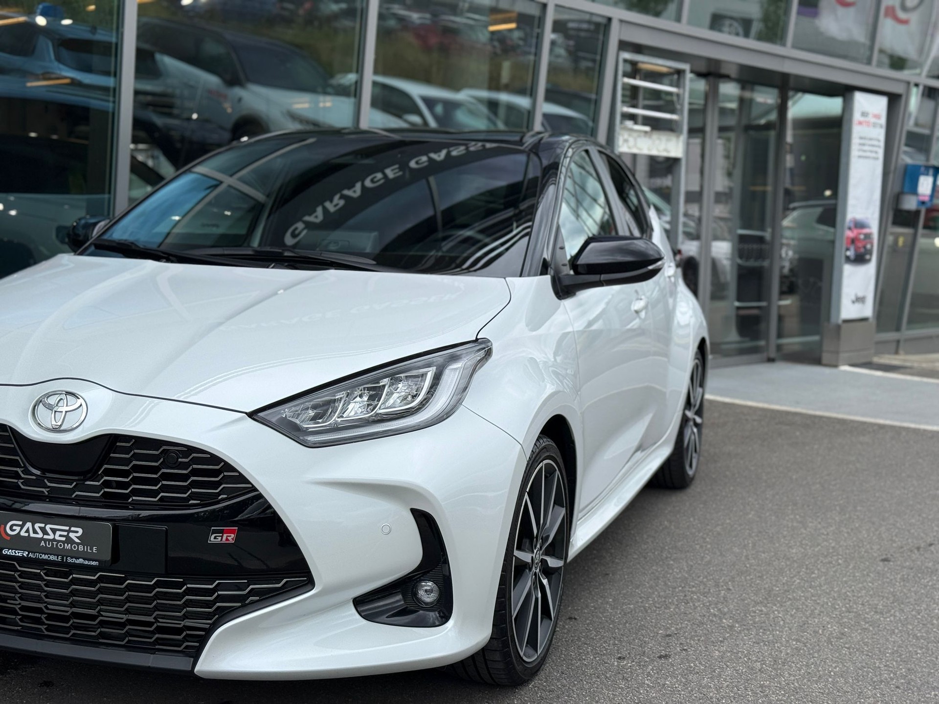 TOYOTA Yaris 1.5 GR Sport e-CVT-image-1