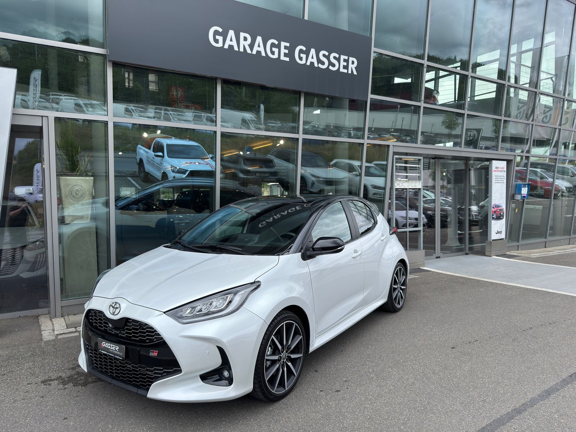TOYOTA Yaris 1.5 GR Sport e-CVT-image-0