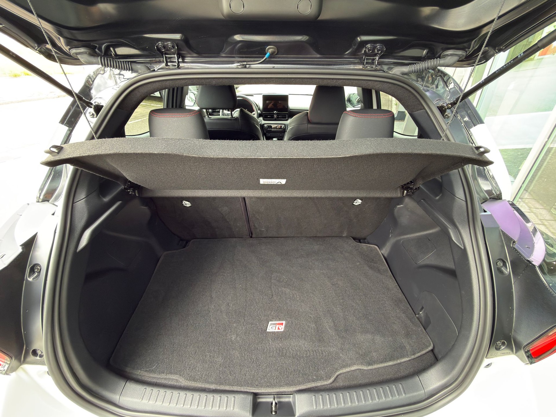 TOYOTA Yaris 1.5 GR Sport e-CVT-image-13