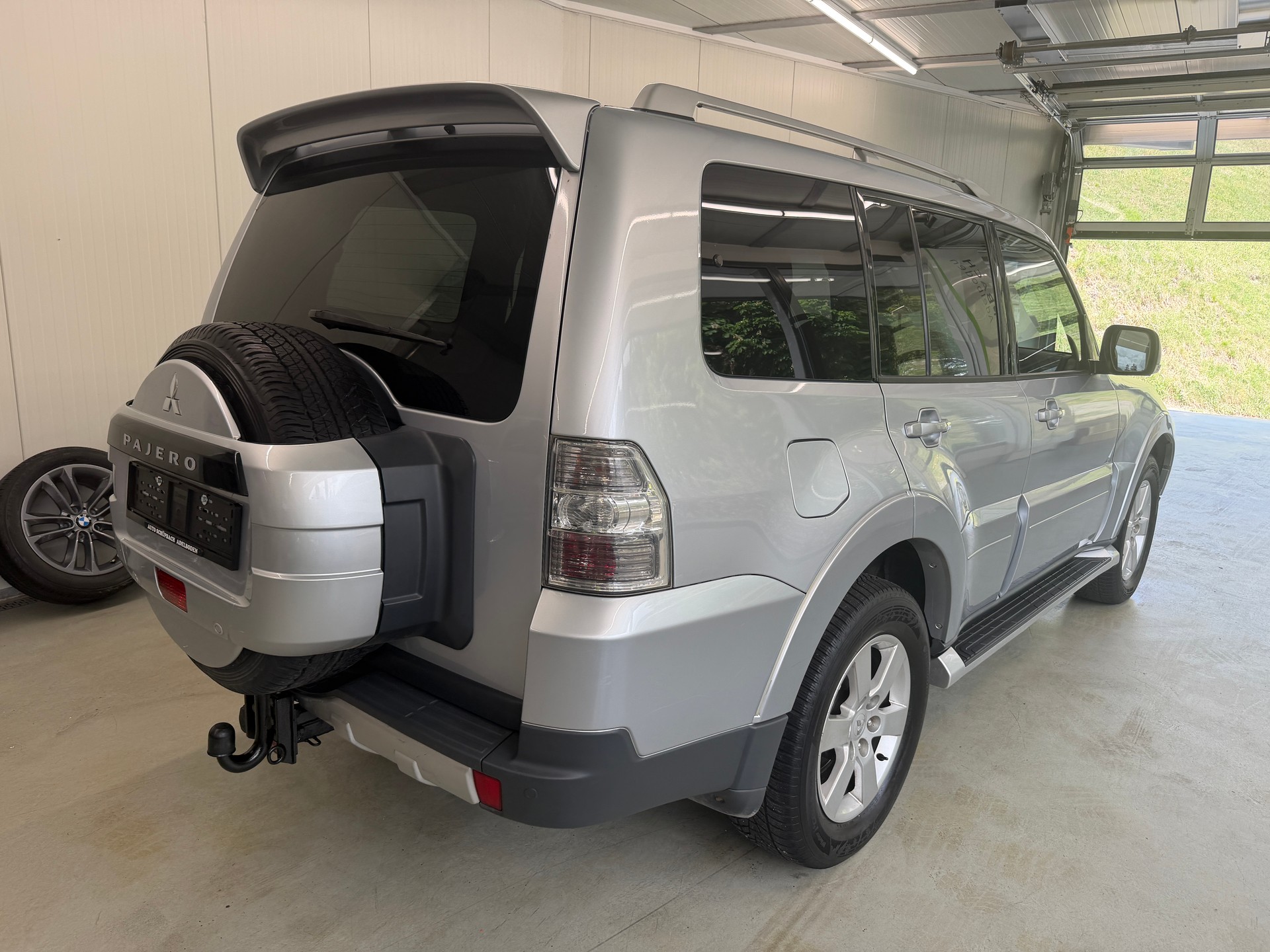 MITSUBISHI Pajero 3.2 DI-D Intense Automatic-showroom-element-3