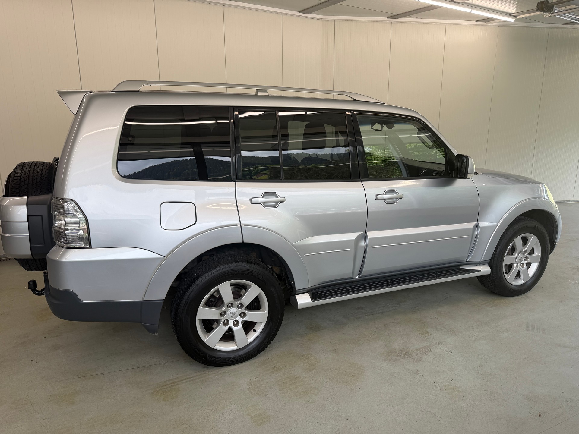 MITSUBISHI Pajero 3.2 DI-D Intense Automatic-showroom-element-2