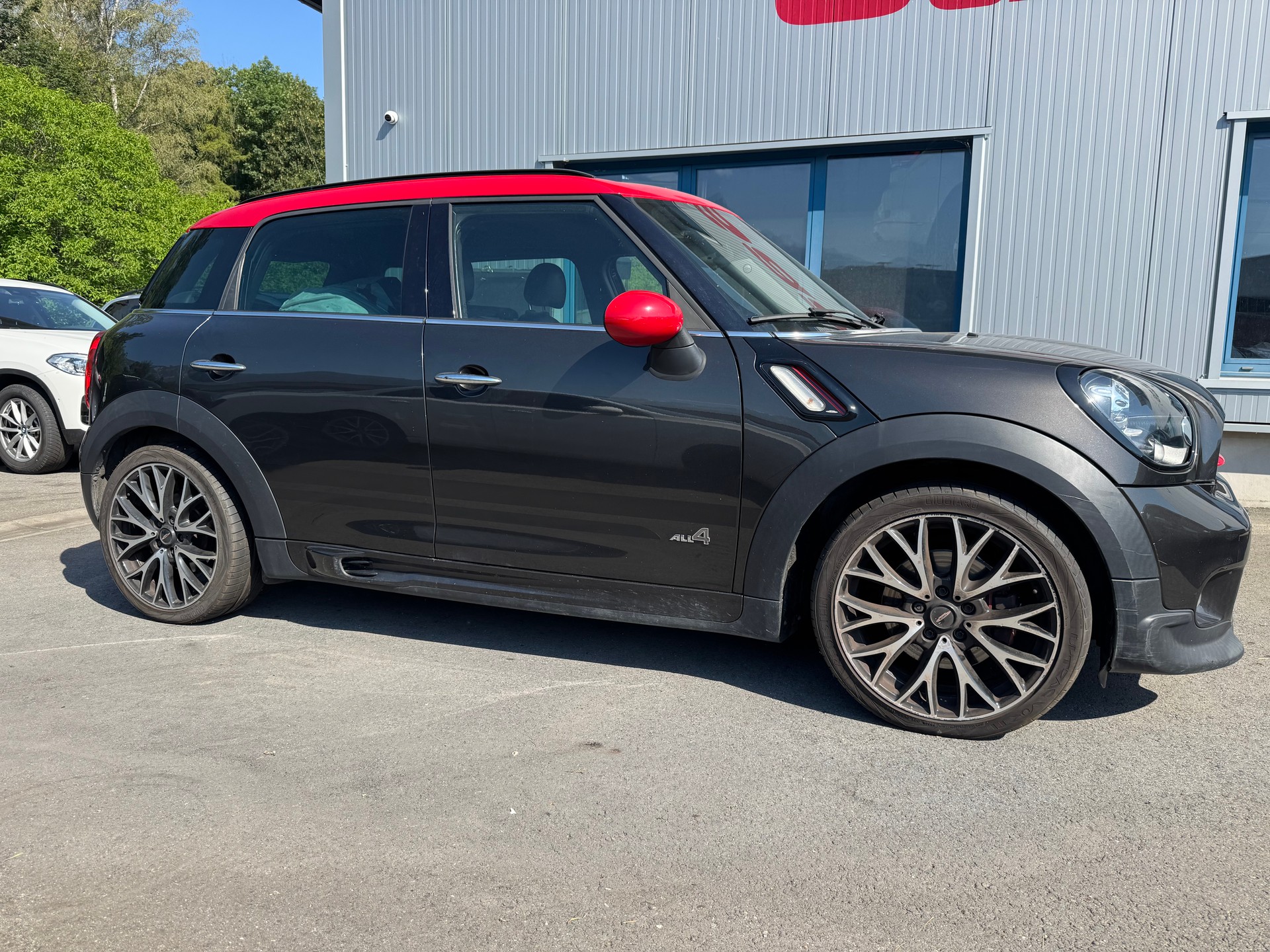 MINI Countryman John Cooper Works ALL4 by Burton-showroom-element-3