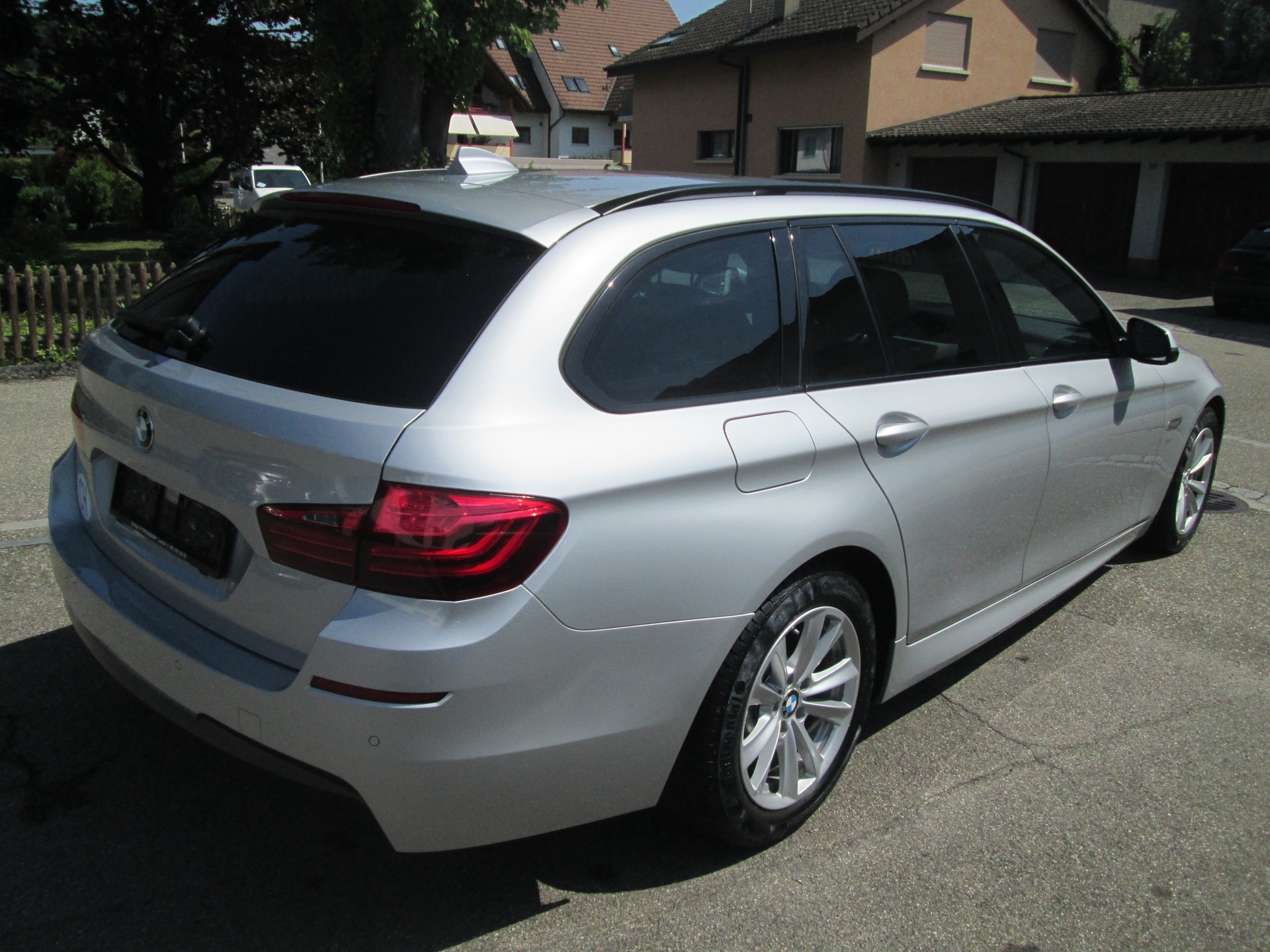 BMW 520d Touring xDrive Luxury Line Steptronic-image-4