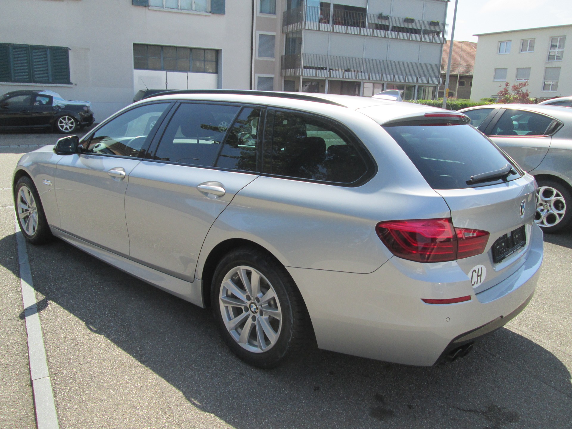 BMW 520d Touring xDrive Luxury Line Steptronic-image-2
