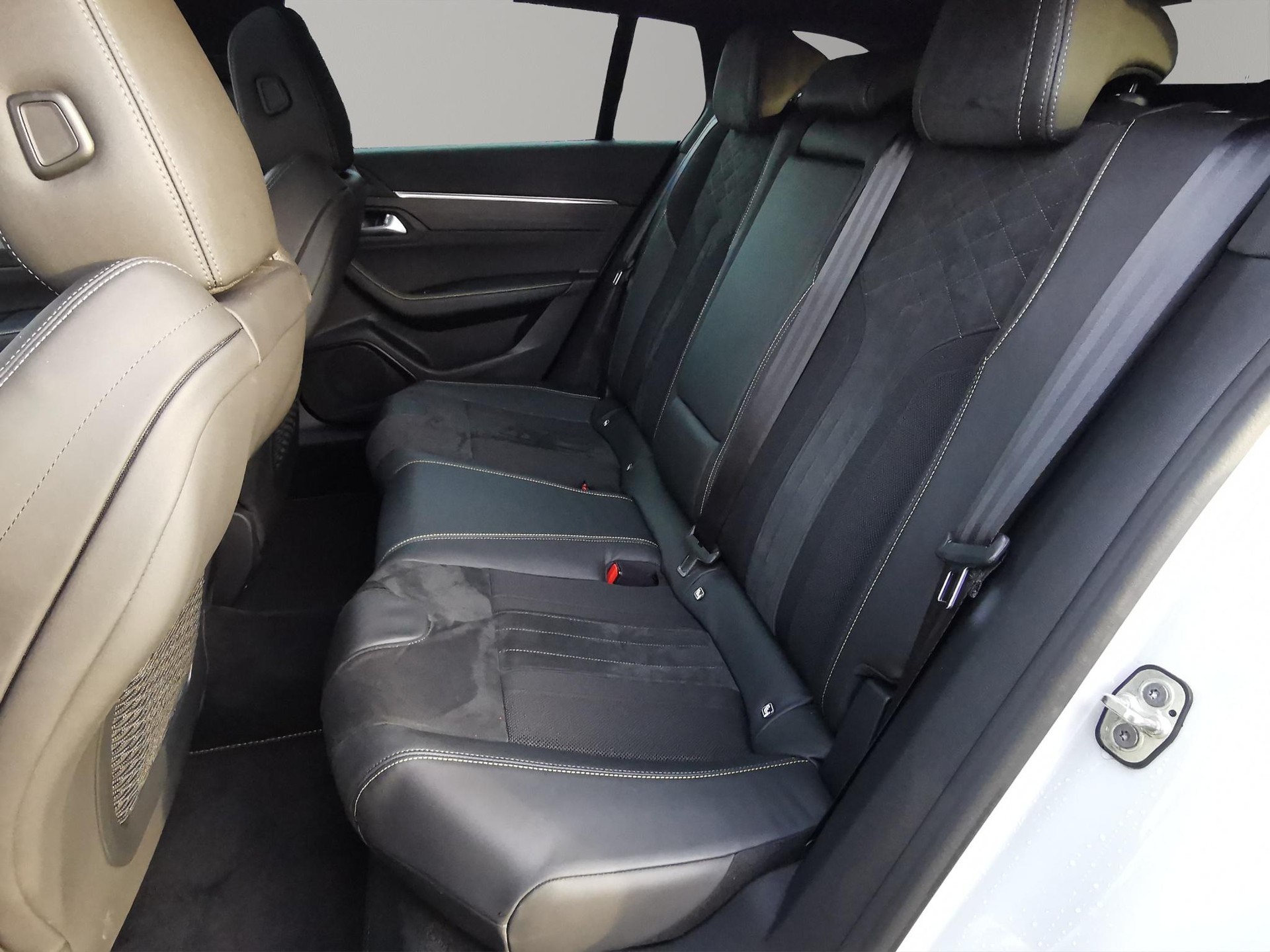 PEUGEOT 508 SW 1.6 Plug-in Hybrid4 PSE-image-7