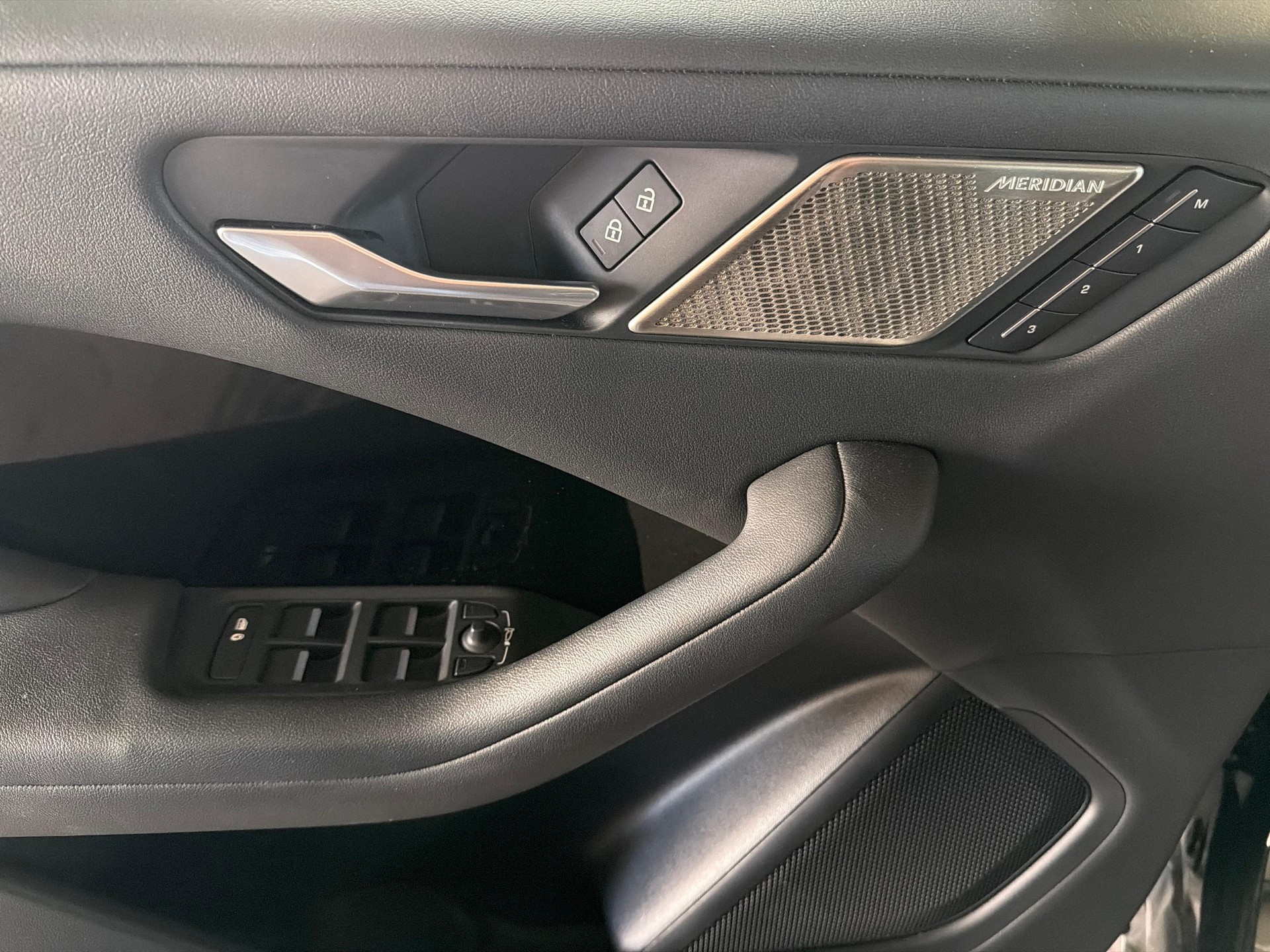 JAGUAR I-Pace EV400 SE AWD 3-Phasen / Leasing ab 0.99% mit Protect Autoversicherung-image-14
