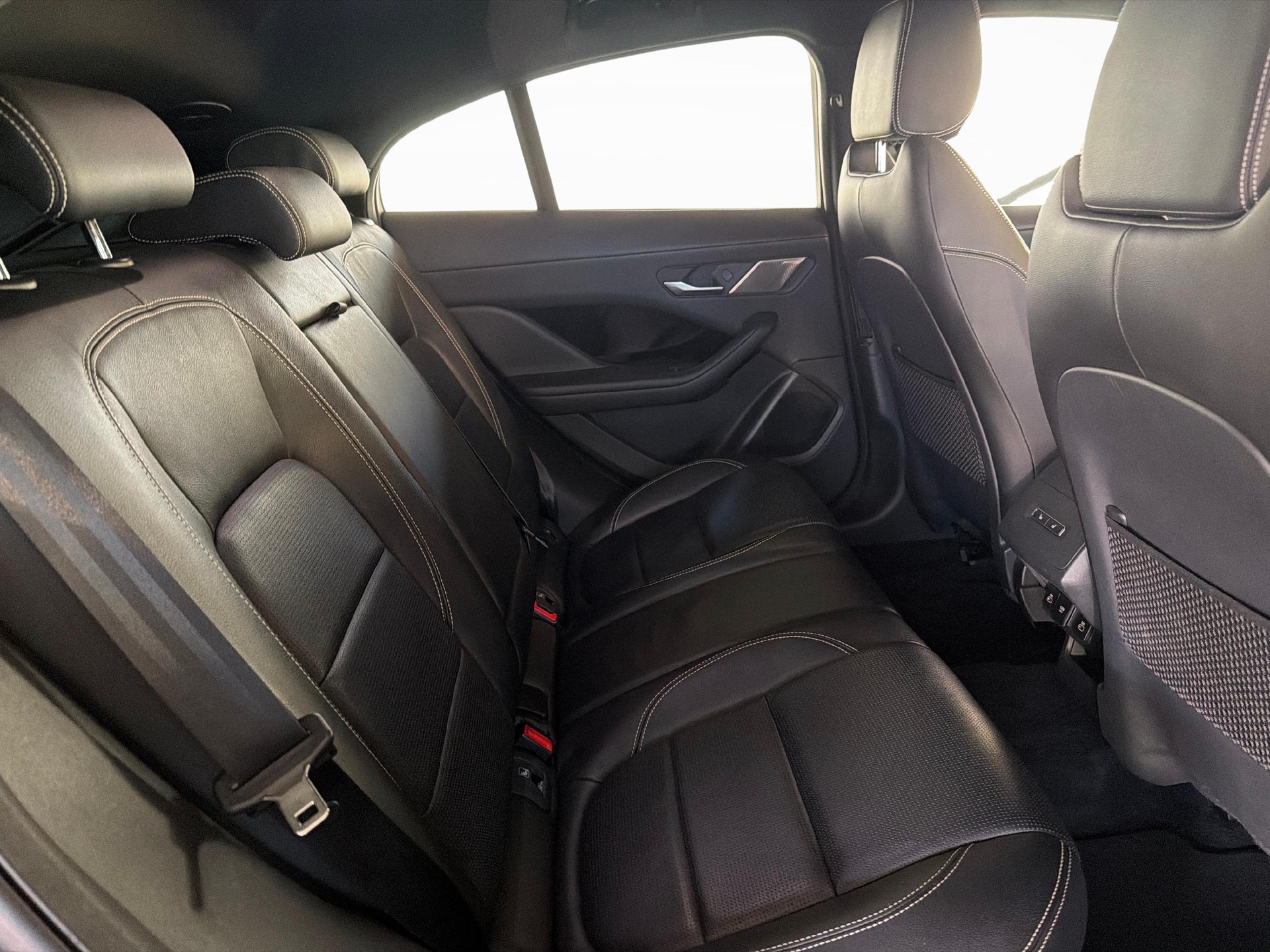 JAGUAR I-Pace EV400 SE AWD 3-Phasen / Leasing ab 3.99% mit Protect Autoversicherung-image-9