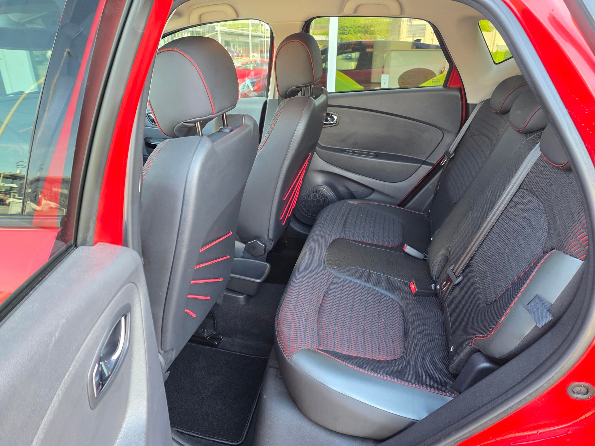 RENAULT Captur 1.2 TCe Outdoor+ EDC S/S-image-6